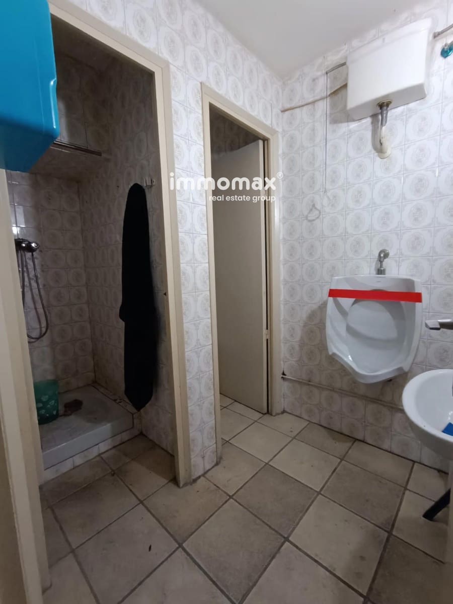 Commerciale in vendita in Esplugues de Llobregat con garage - 395.000 € (Rif: 9388729)