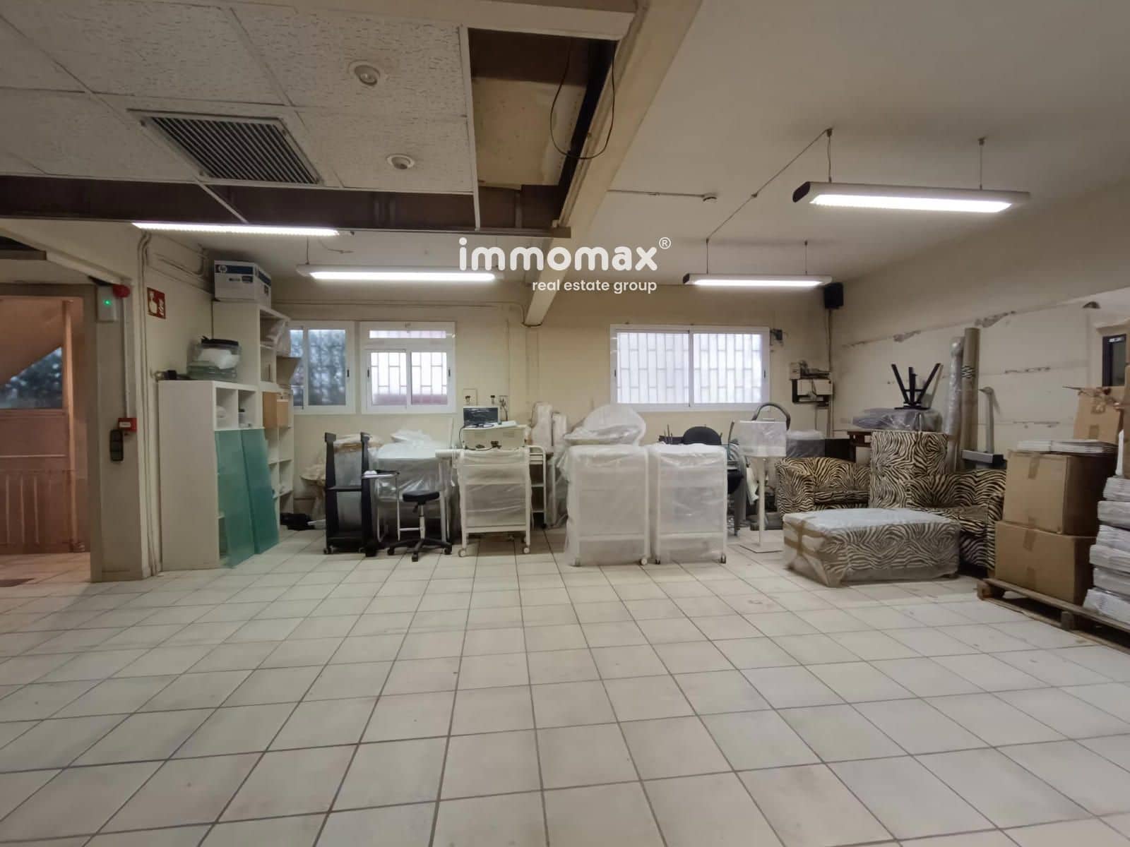 Commerciale in vendita in Esplugues de Llobregat con garage - 395.000 € (Rif: 9388729)