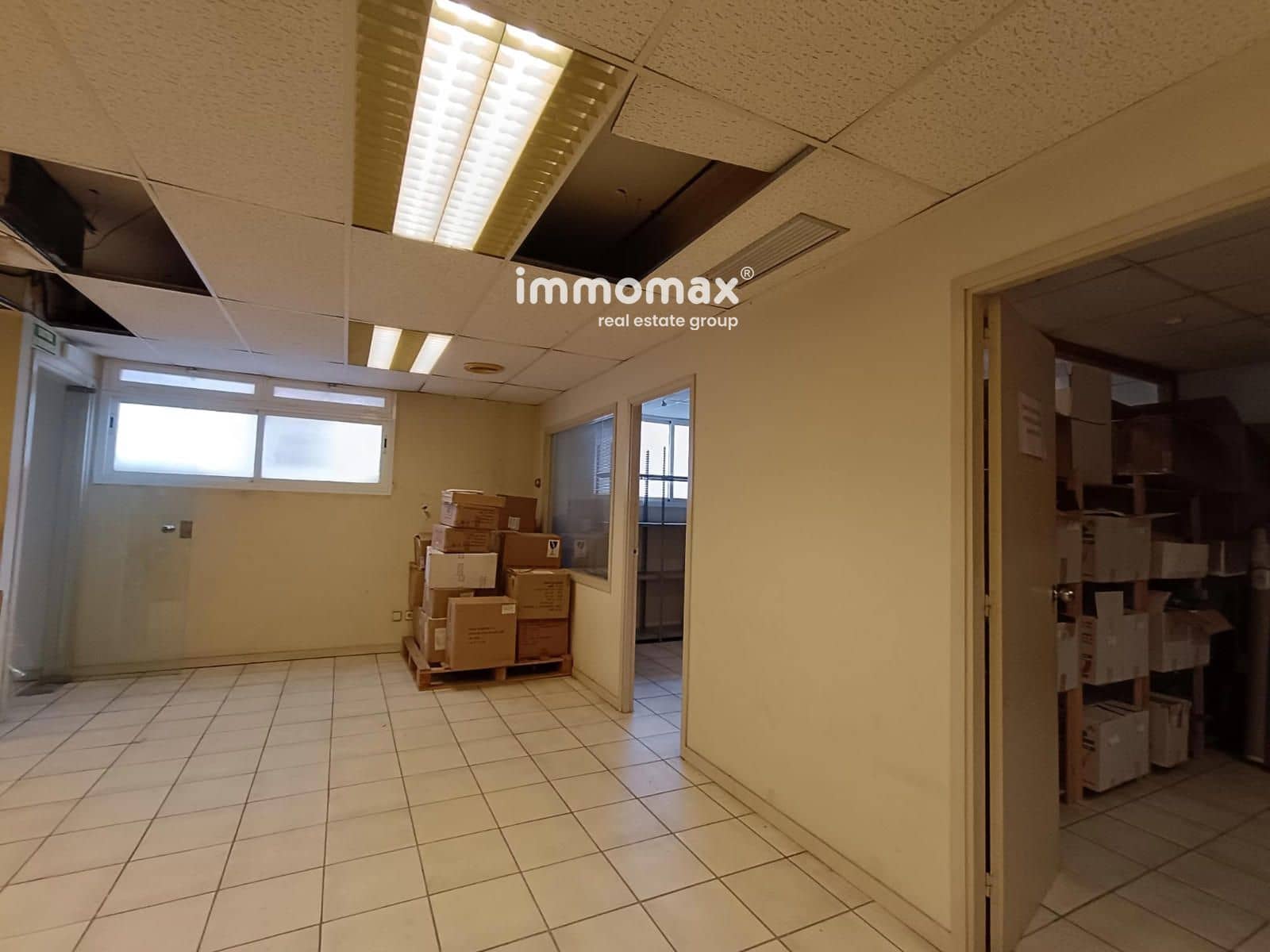 Commerciale in vendita in Esplugues de Llobregat con garage - 395.000 € (Rif: 9388729)