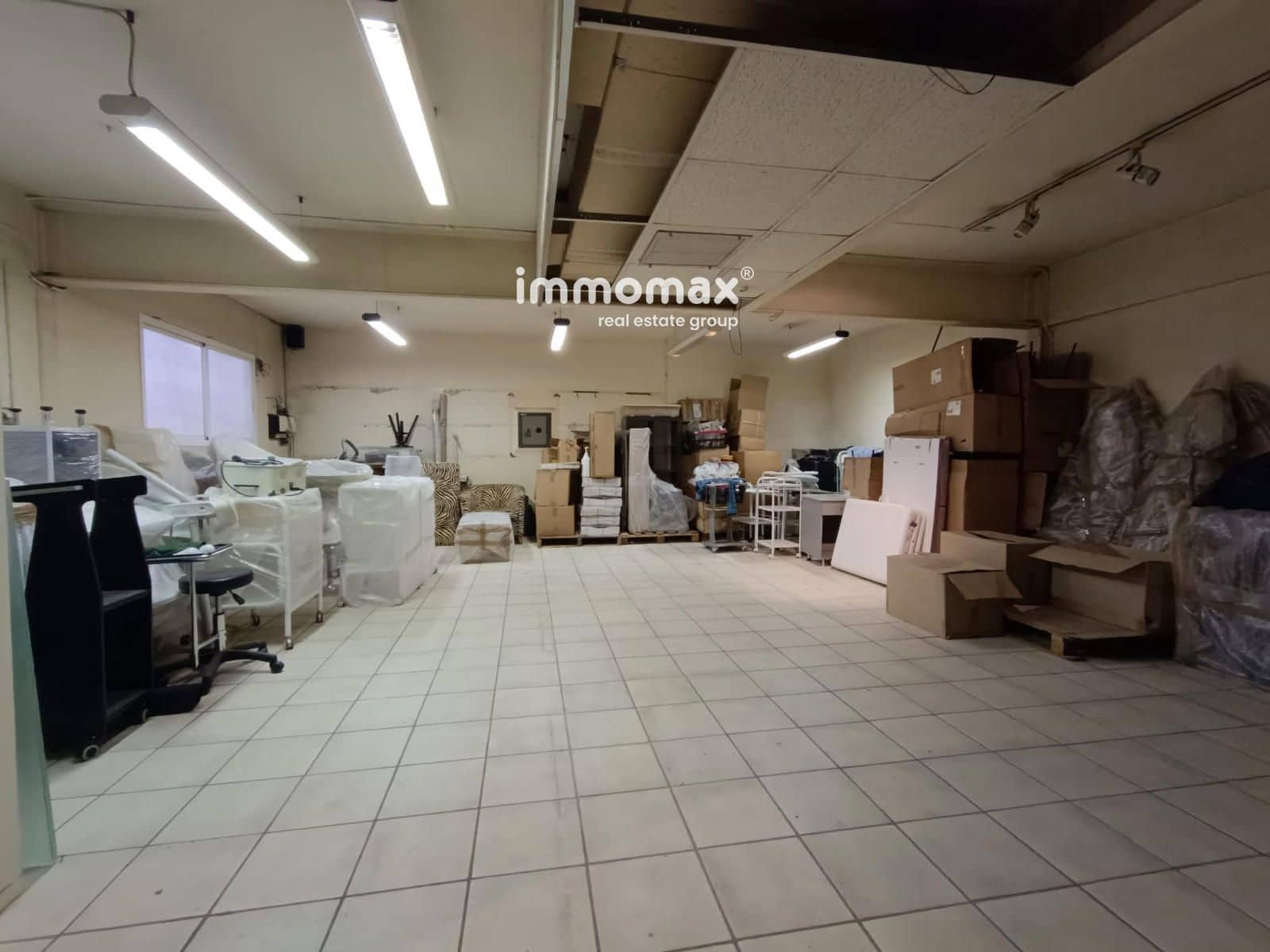 Commerciale in vendita in Esplugues de Llobregat con garage - 395.000 € (Rif: 9388729)