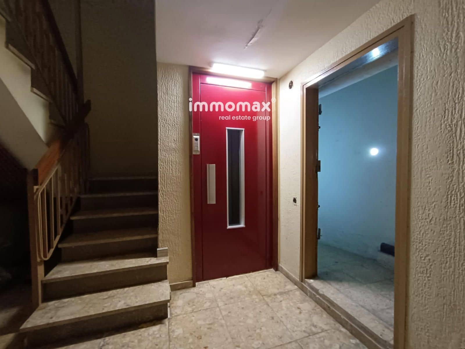 Commerciale in vendita in Esplugues de Llobregat con garage - 395.000 € (Rif: 9388729)