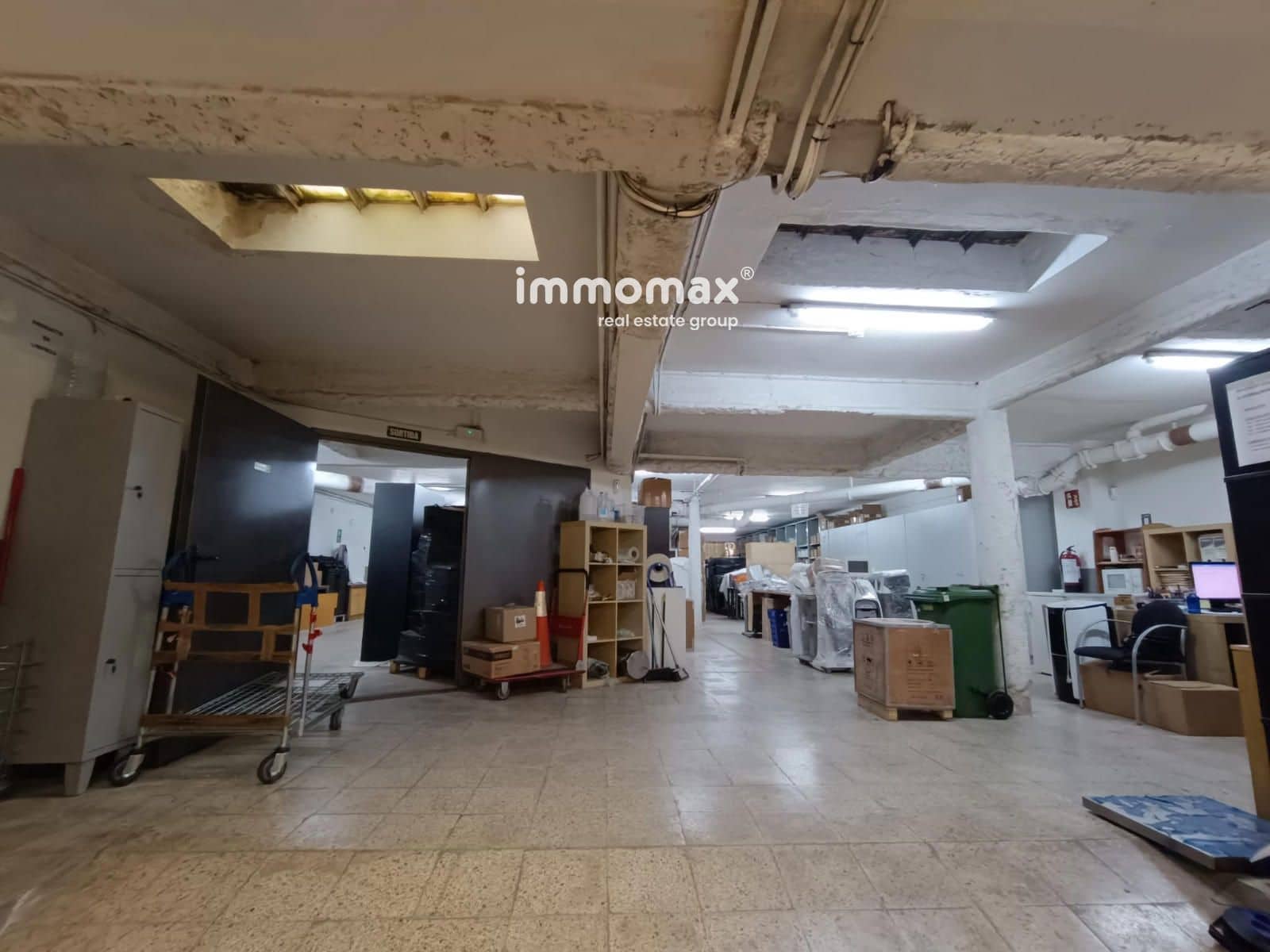 Commerciale in vendita in Esplugues de Llobregat con garage - 395.000 € (Rif: 9388729)