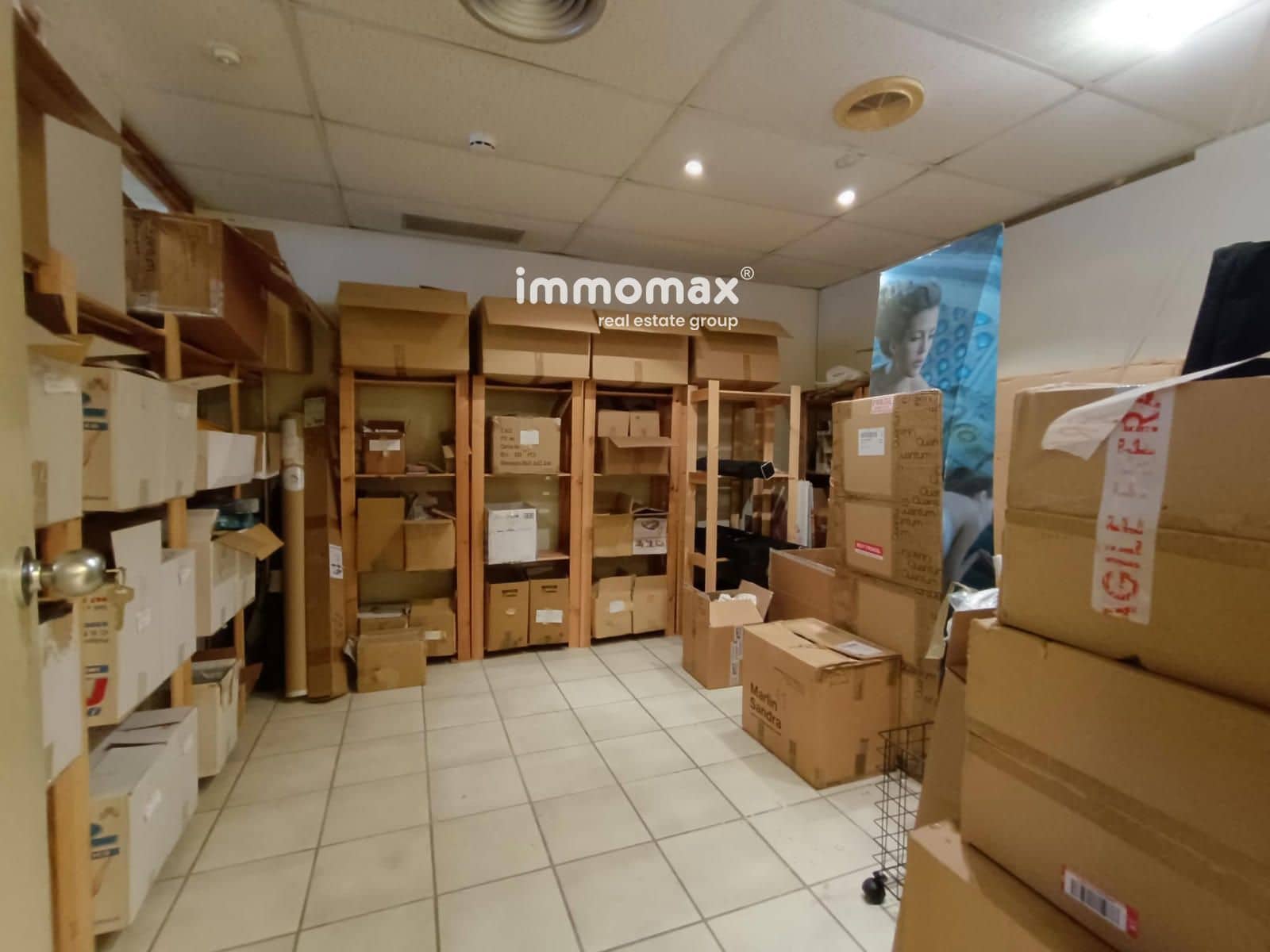 Commerciale in vendita in Esplugues de Llobregat con garage - 395.000 € (Rif: 9388729)