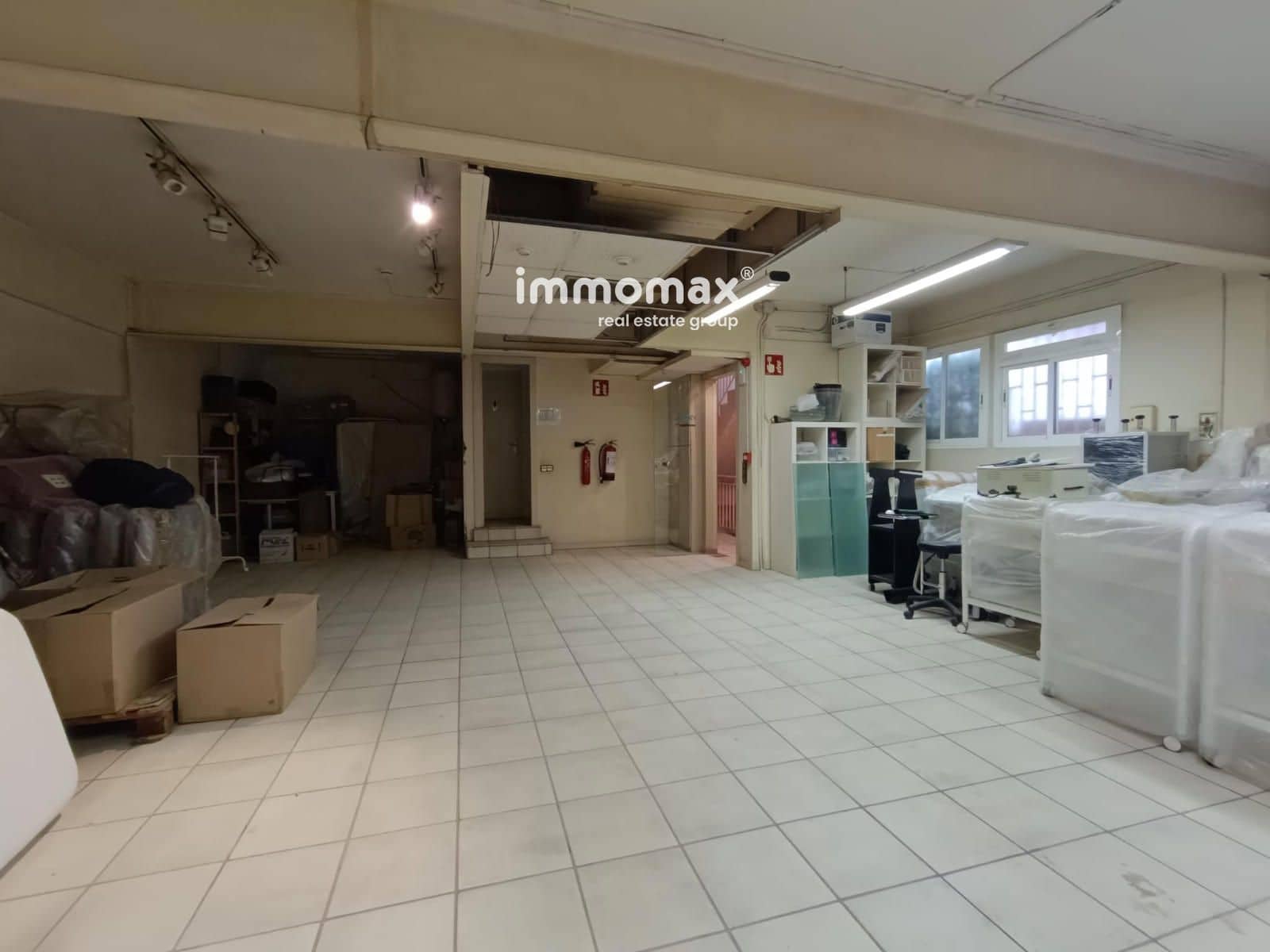 Commerciale in vendita in Esplugues de Llobregat con garage - 395.000 € (Rif: 9388729)