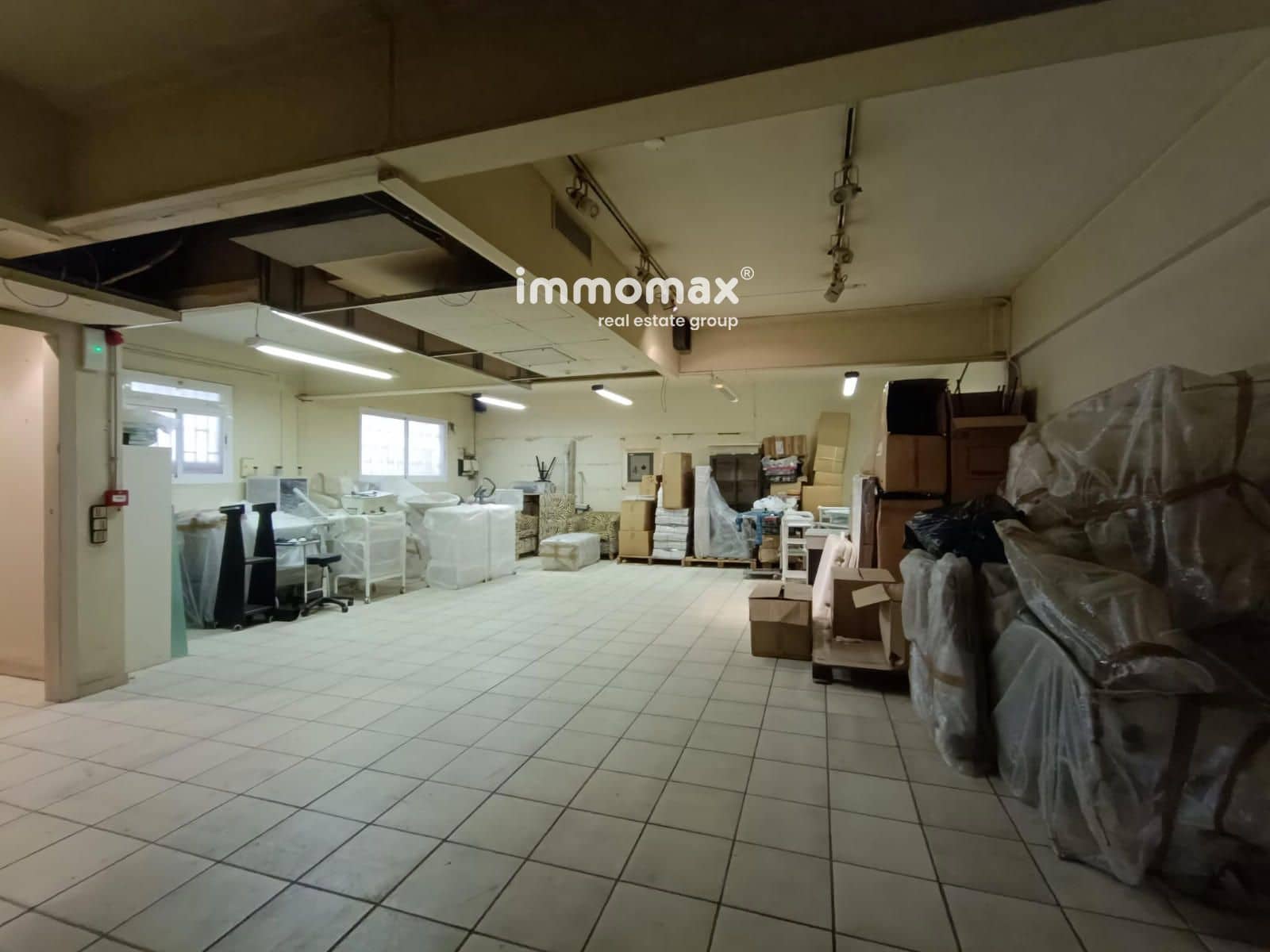 Commerciale in vendita in Esplugues de Llobregat con garage - 395.000 € (Rif: 9388729)