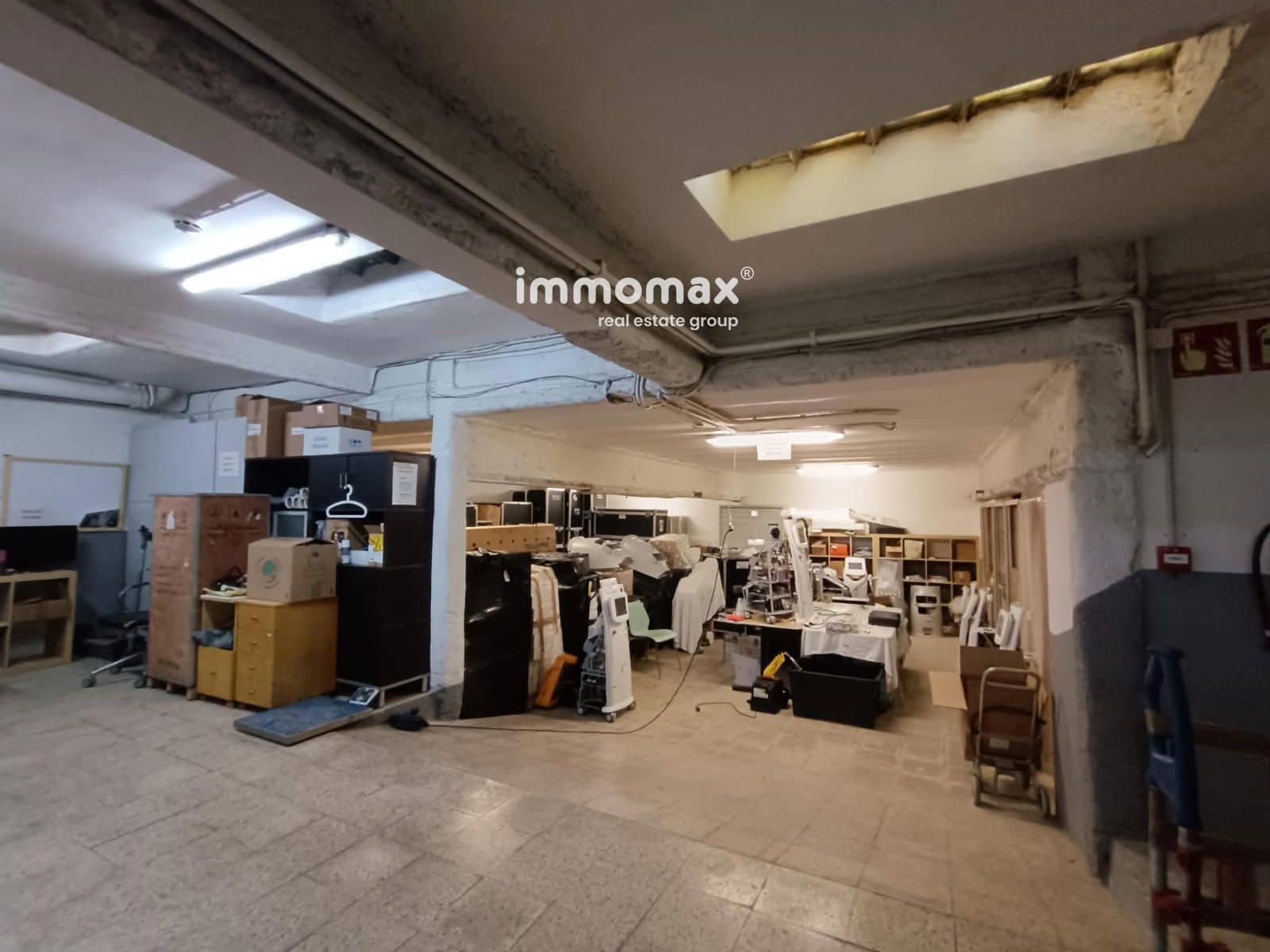 Commerciale in vendita in Esplugues de Llobregat con garage - 395.000 € (Rif: 9388729)