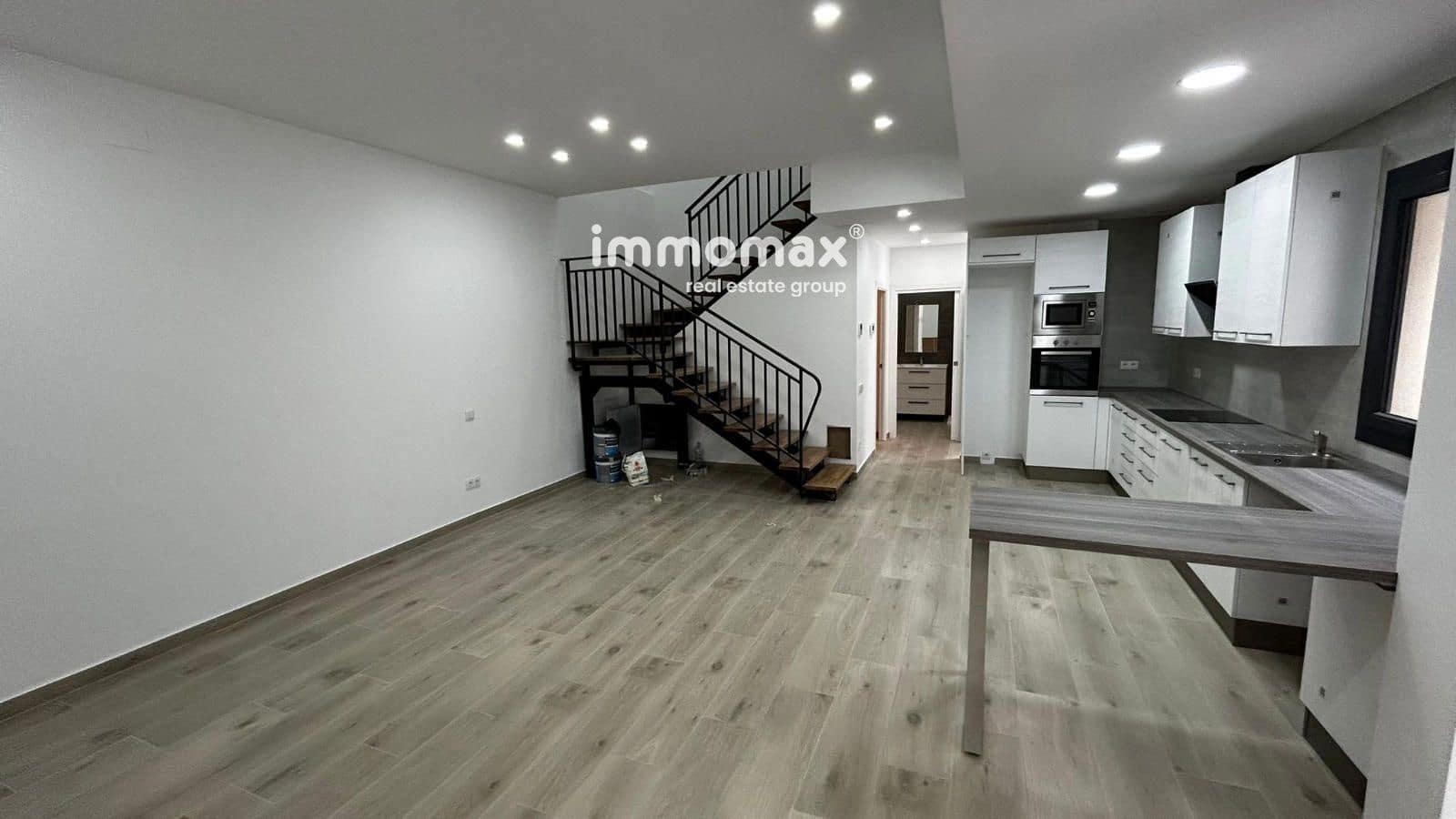 4 chambre Maison de Ville à vendre à Santa Eulalia de Roncana avec garage - 393 000 € (Ref: 9410242)