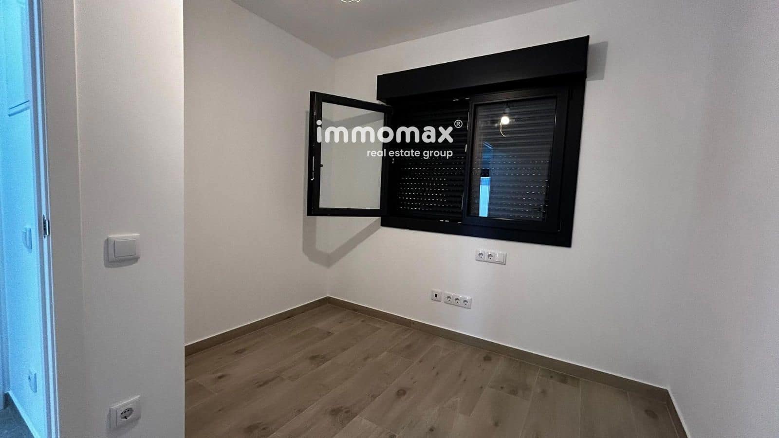 4 chambre Maison de Ville à vendre à Santa Eulalia de Roncana avec garage - 393 000 € (Ref: 9410242)