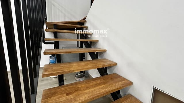 4 Zimmer Haus zu verkaufen in Santa Eulàlia de Ronçana mit Garage - 393.000 € (Ref: 9410242)