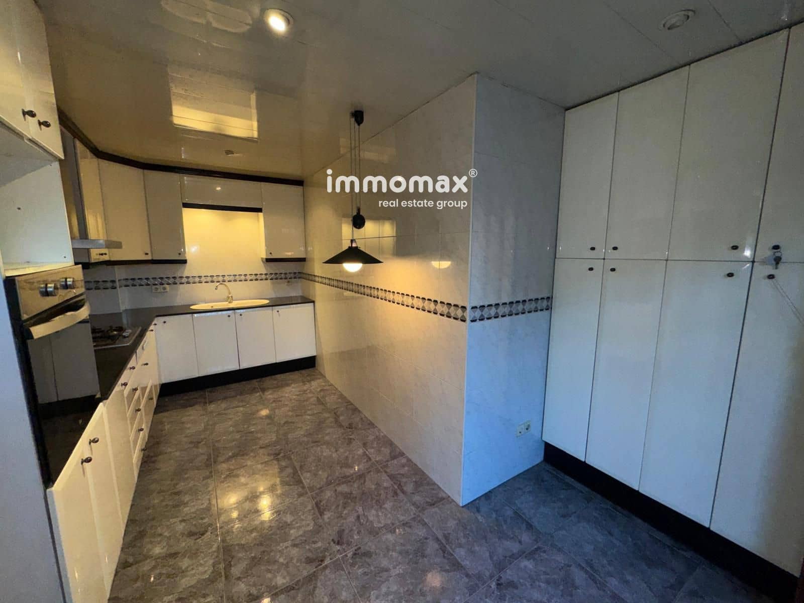 5 slaapkamer Villa te koop in Cornella de Llobregat met garage - € 920.000 (Ref: 9410243)