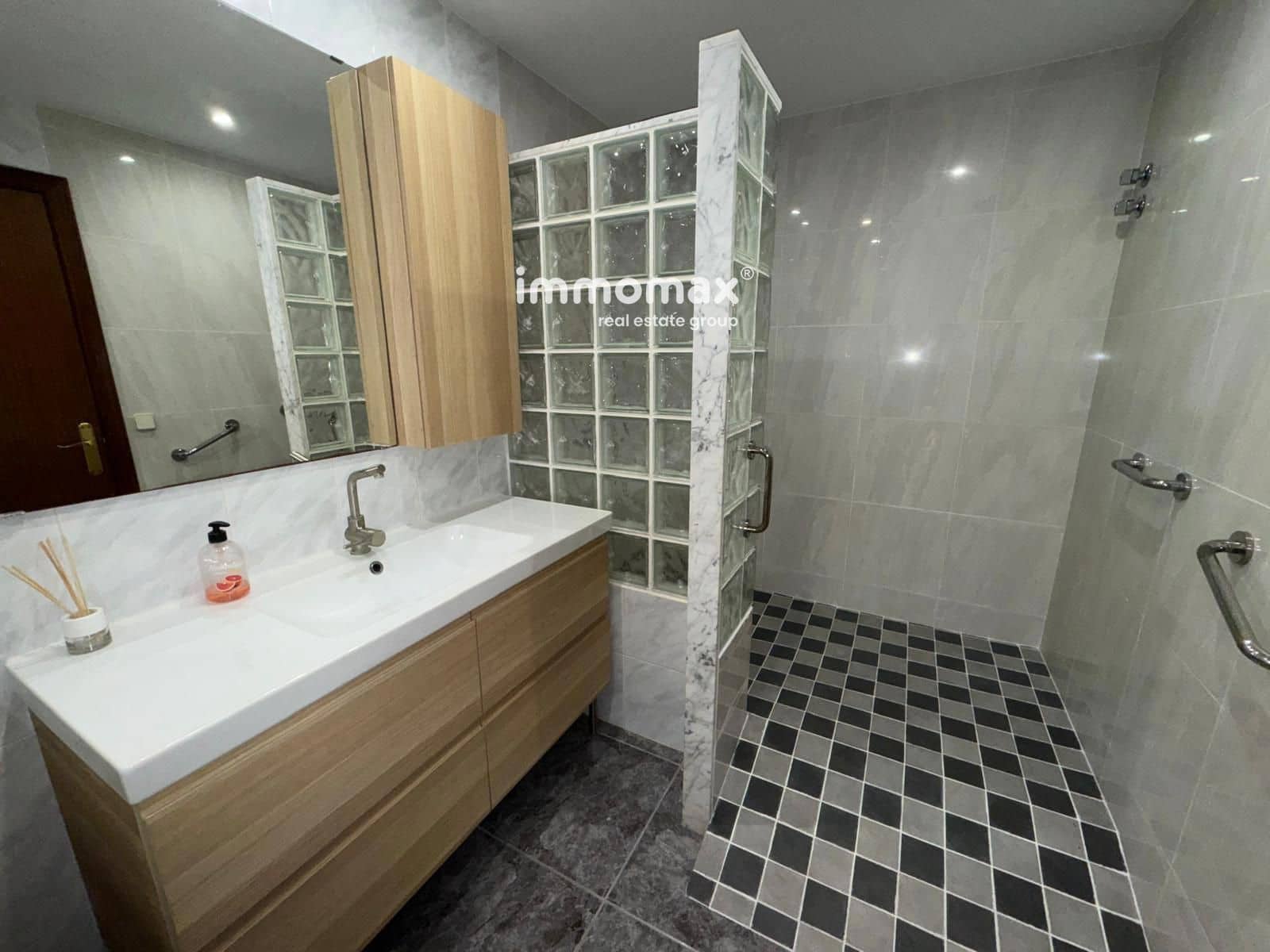 5 slaapkamer Villa te koop in Cornella de Llobregat met garage - € 920.000 (Ref: 9410243)