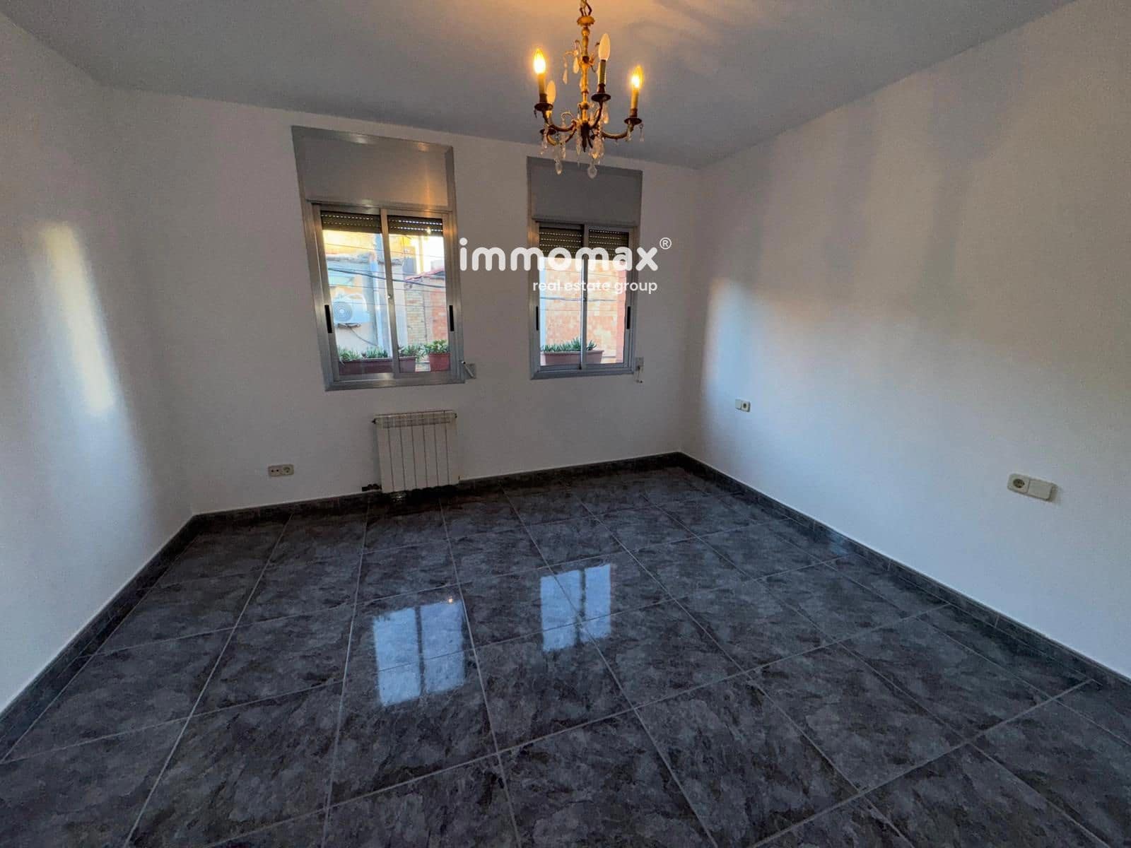 5 slaapkamer Villa te koop in Cornella de Llobregat met garage - € 920.000 (Ref: 9410243)