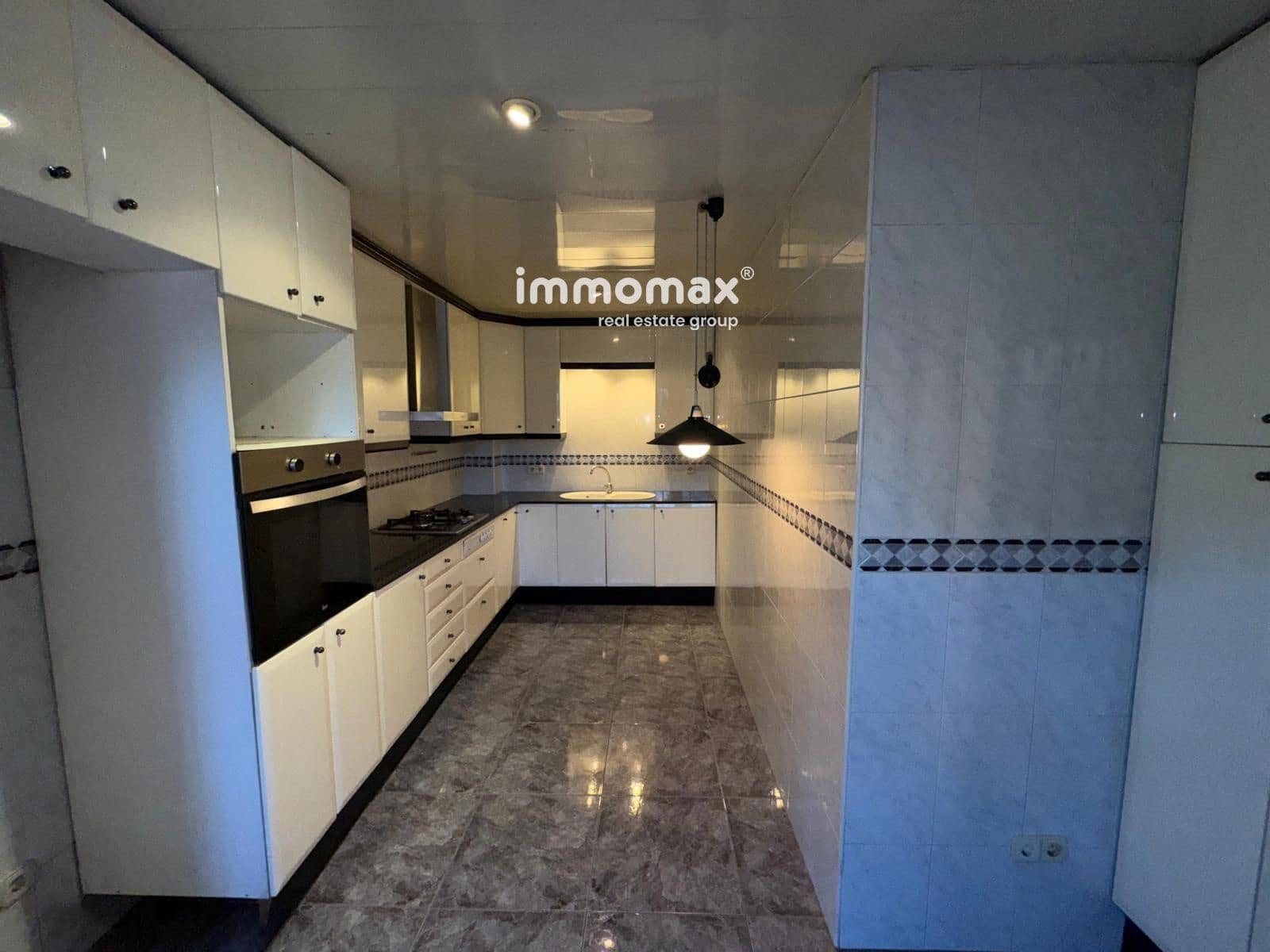 5 slaapkamer Villa te koop in Cornella de Llobregat met garage - € 920.000 (Ref: 9410243)