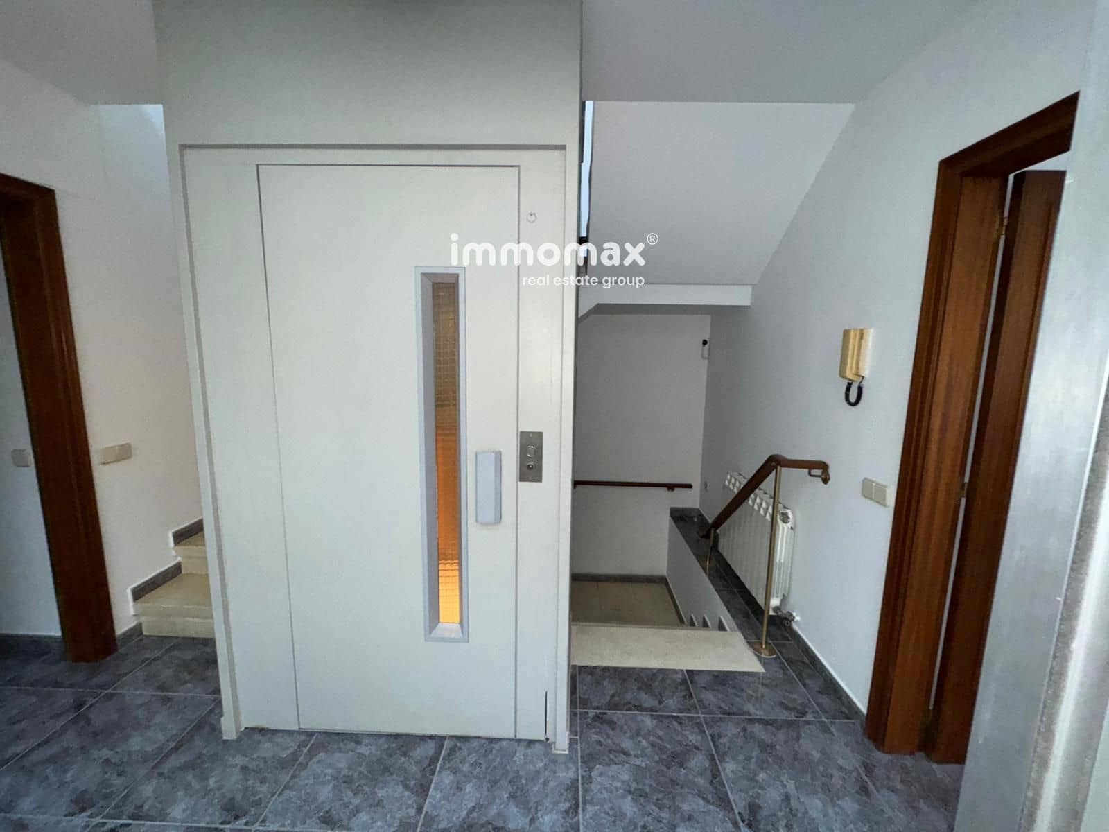 5 slaapkamer Villa te koop in Cornella de Llobregat met garage - € 920.000 (Ref: 9410243)