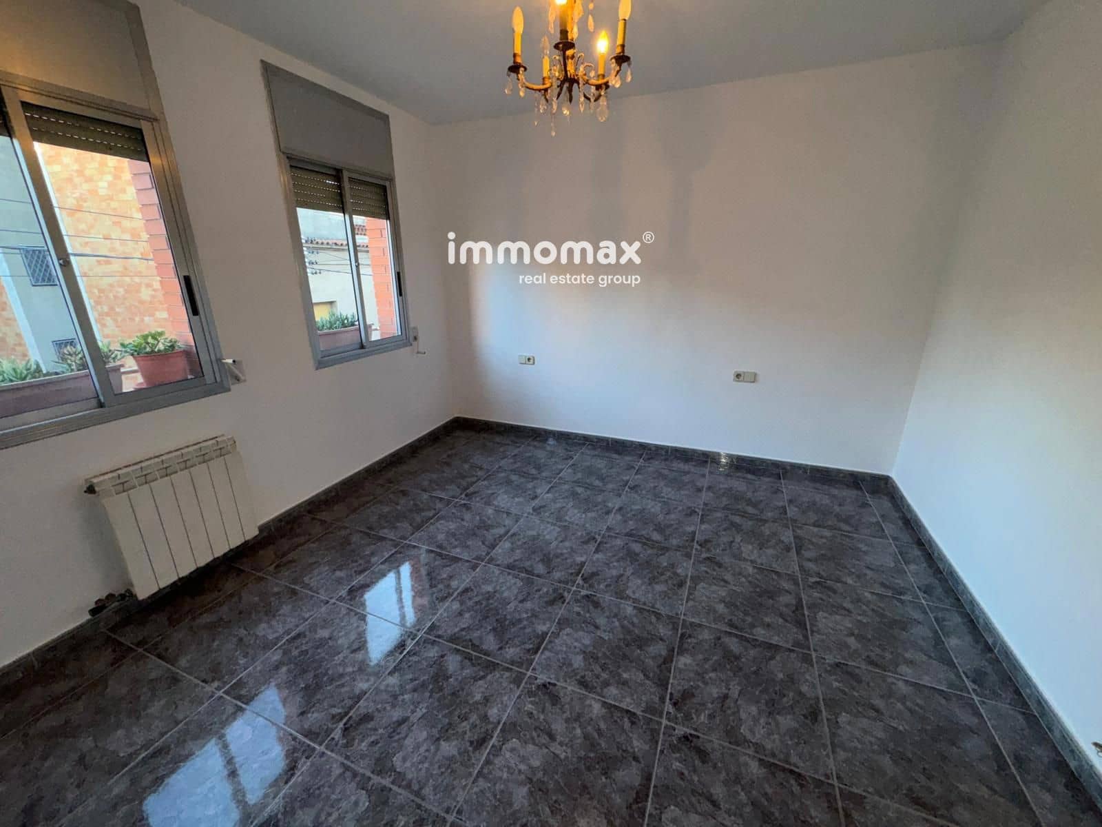 5 slaapkamer Villa te koop in Cornella de Llobregat met garage - € 920.000 (Ref: 9410243)