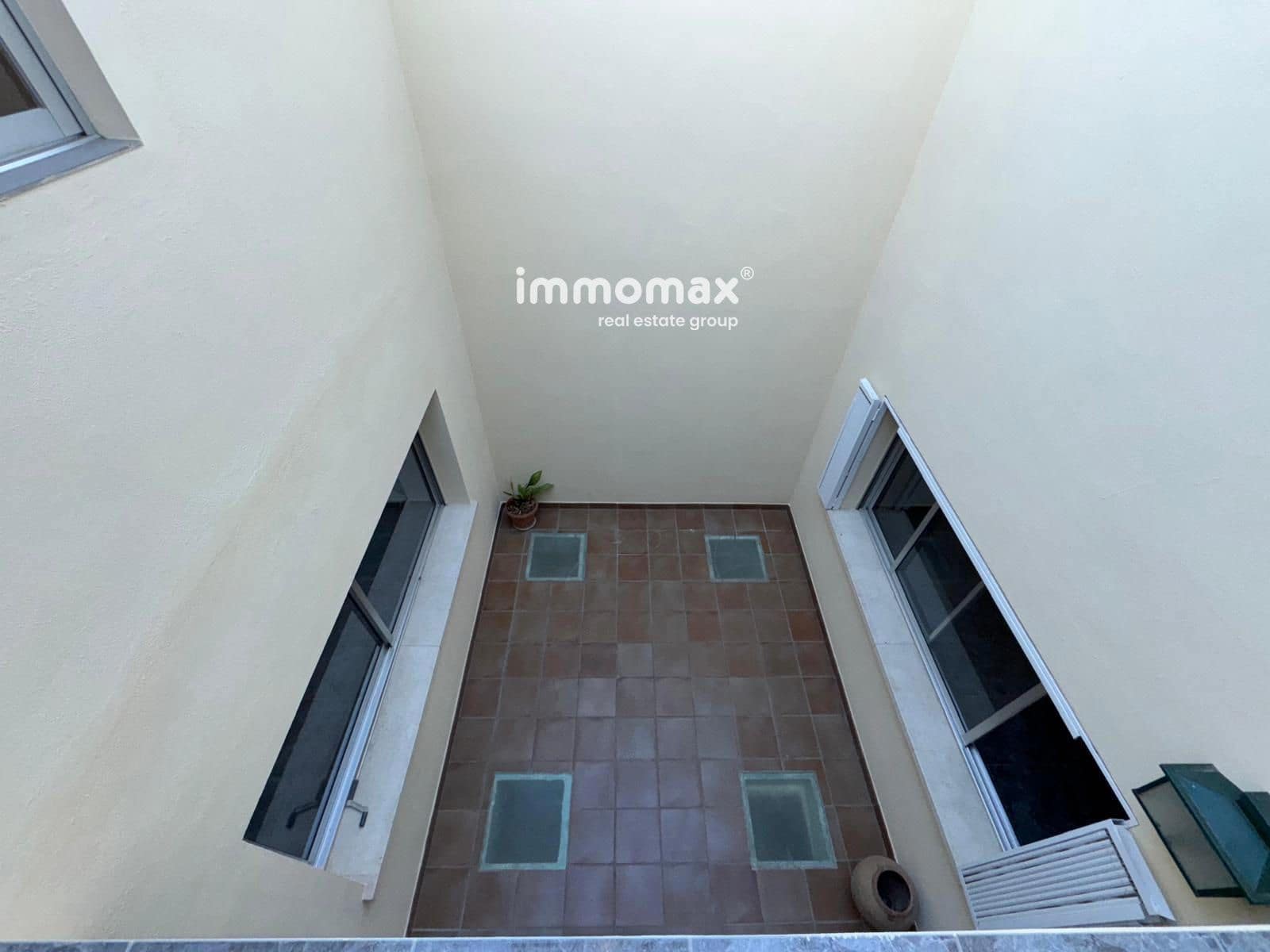 5 slaapkamer Villa te koop in Cornella de Llobregat met garage - € 920.000 (Ref: 9410243)