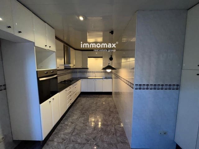 5 bedroom Villa for sale in Cornellà de Llobregat with garage - € 920,000 (Ref: 9410243)