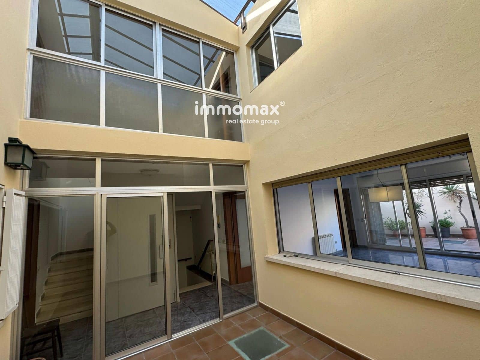 5 slaapkamer Villa te koop in Cornella de Llobregat met garage - € 920.000 (Ref: 9410243)