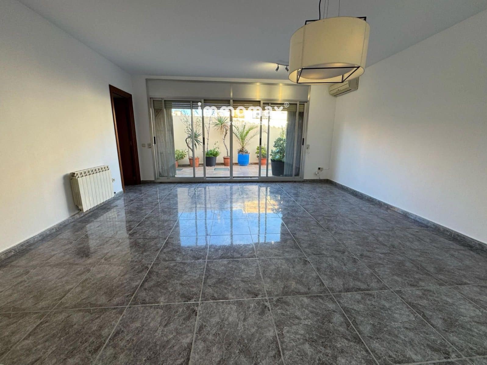 5 slaapkamer Villa te koop in Cornella de Llobregat met garage - € 920.000 (Ref: 9410243)