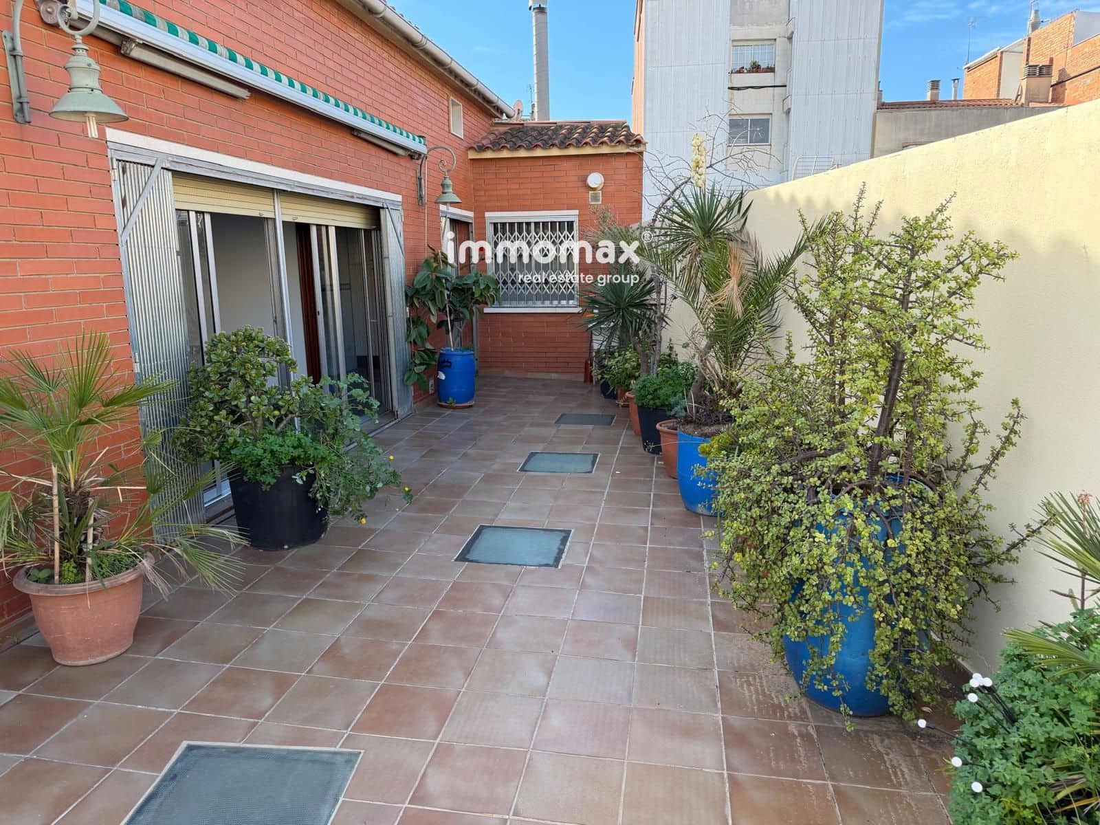 5 slaapkamer Villa te koop in Cornella de Llobregat met garage - € 920.000 (Ref: 9410243)