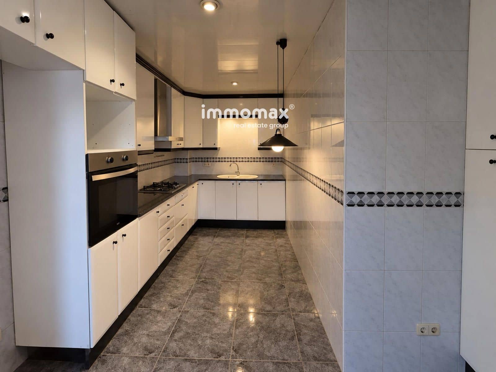 5 bedroom Villa for sale in Cornella de Llobregat with garage - € 729,000 (Ref: 9410243)