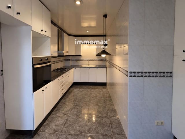 5 sovrum Villa till salu i Cornellà de Llobregat med garage - 729 000 € (Ref: 9410243)