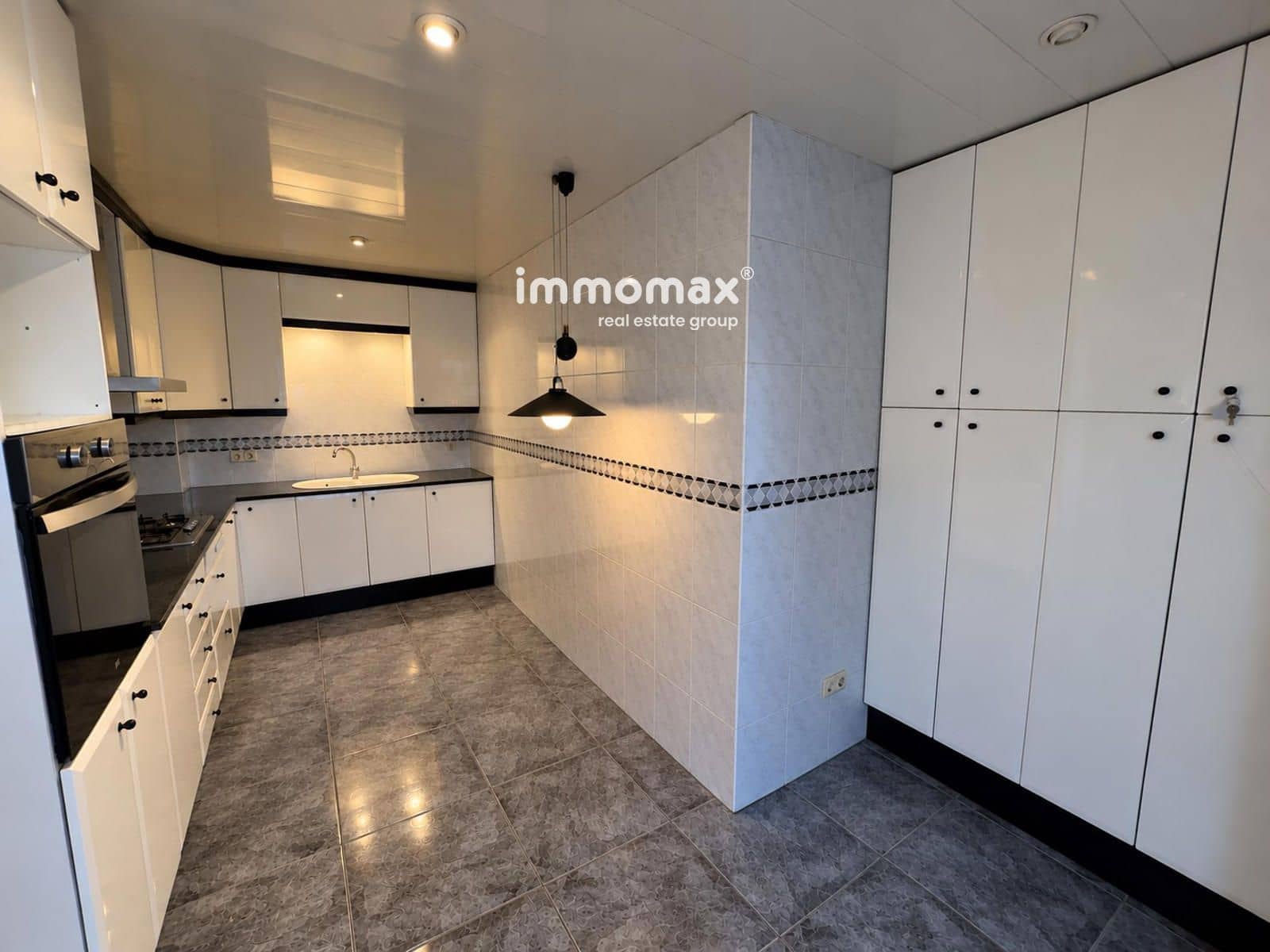 5 bedroom Villa for sale in Cornella de Llobregat with garage - € 729,000 (Ref: 9410243)