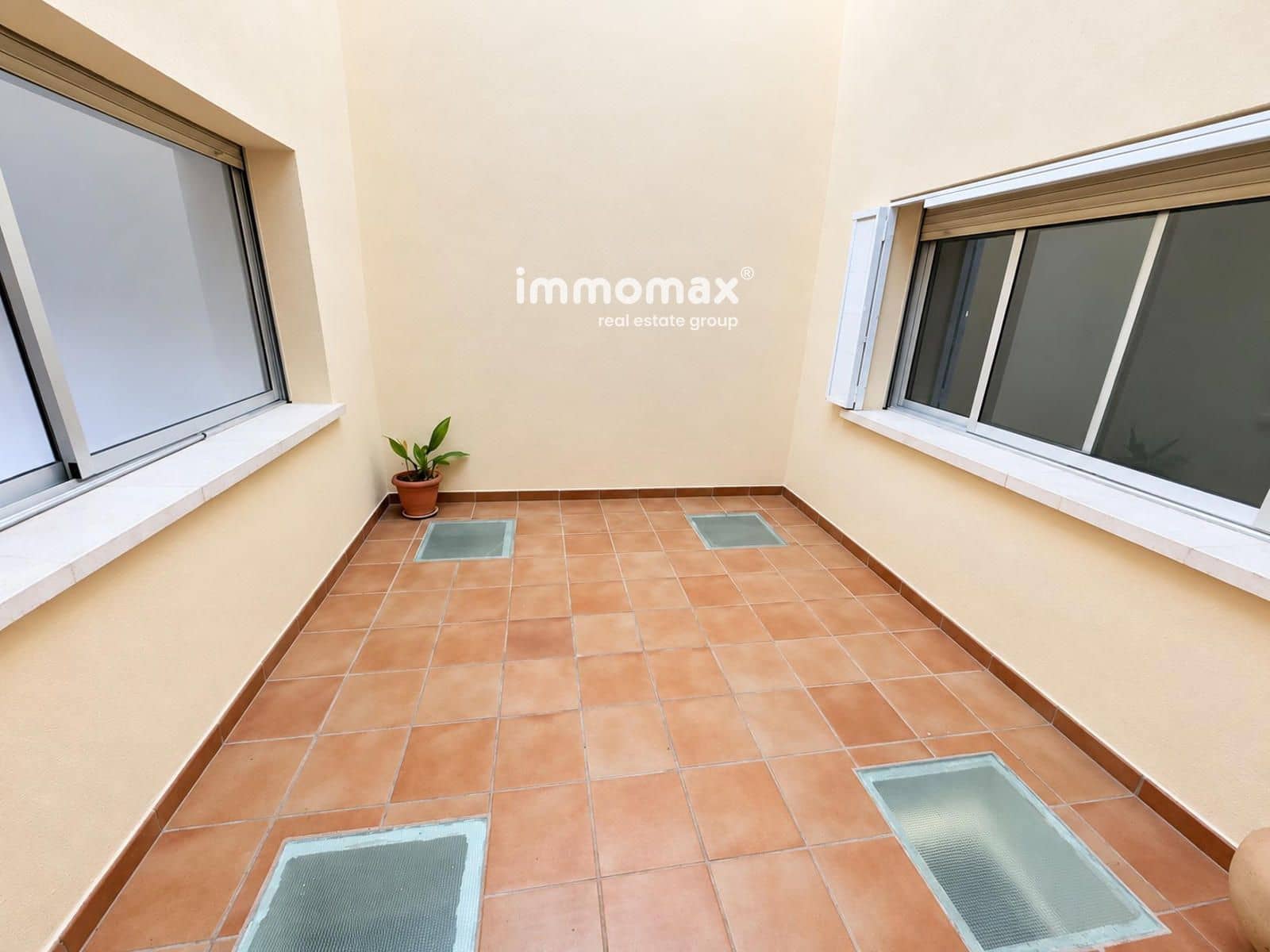 5 bedroom Villa for sale in Cornella de Llobregat with garage - € 729,000 (Ref: 9410243)