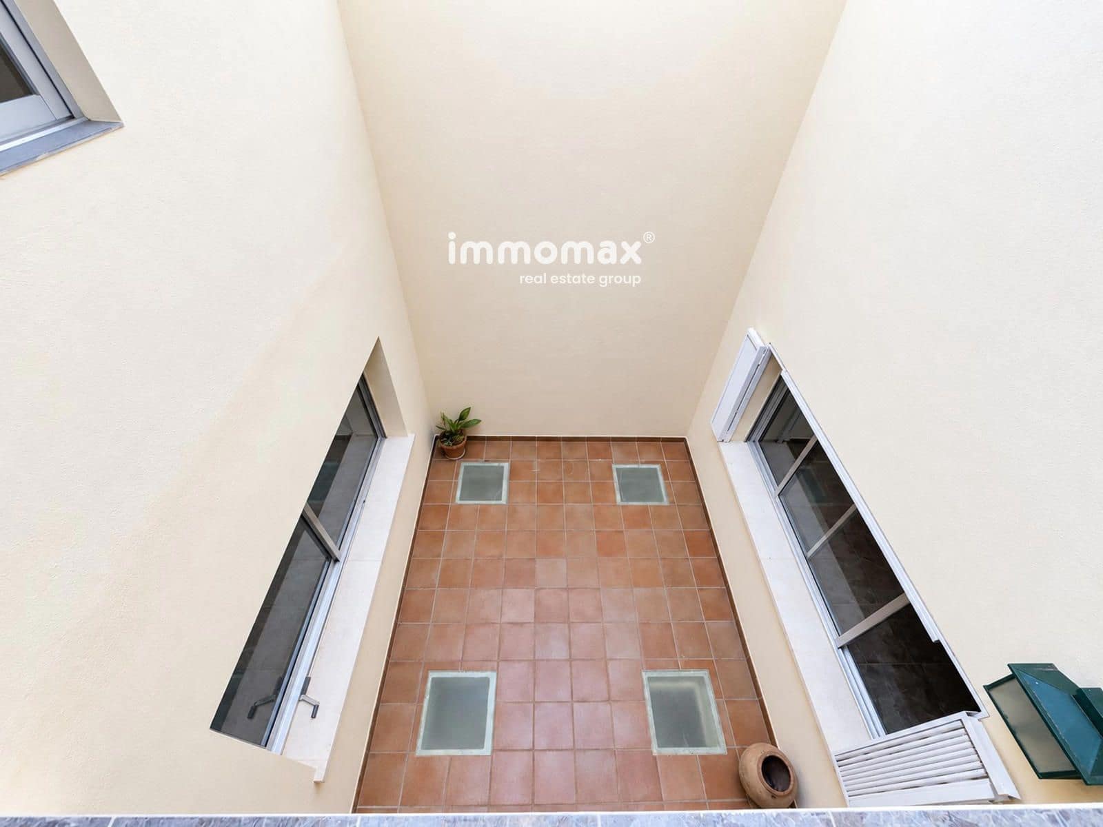 5 bedroom Villa for sale in Cornella de Llobregat with garage - € 729,000 (Ref: 9410243)
