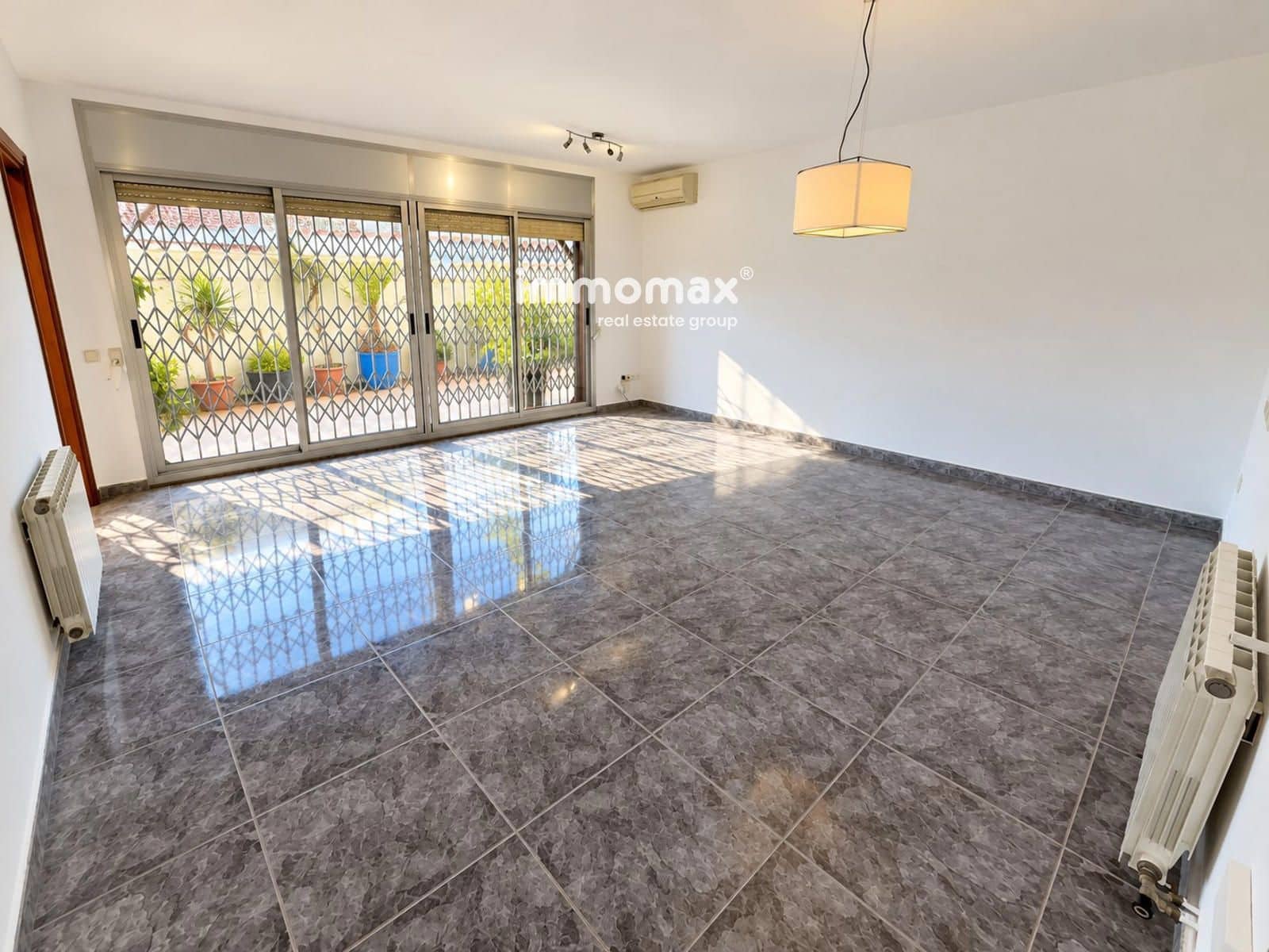 5 bedroom Villa for sale in Cornella de Llobregat with garage - € 729,000 (Ref: 9410243)