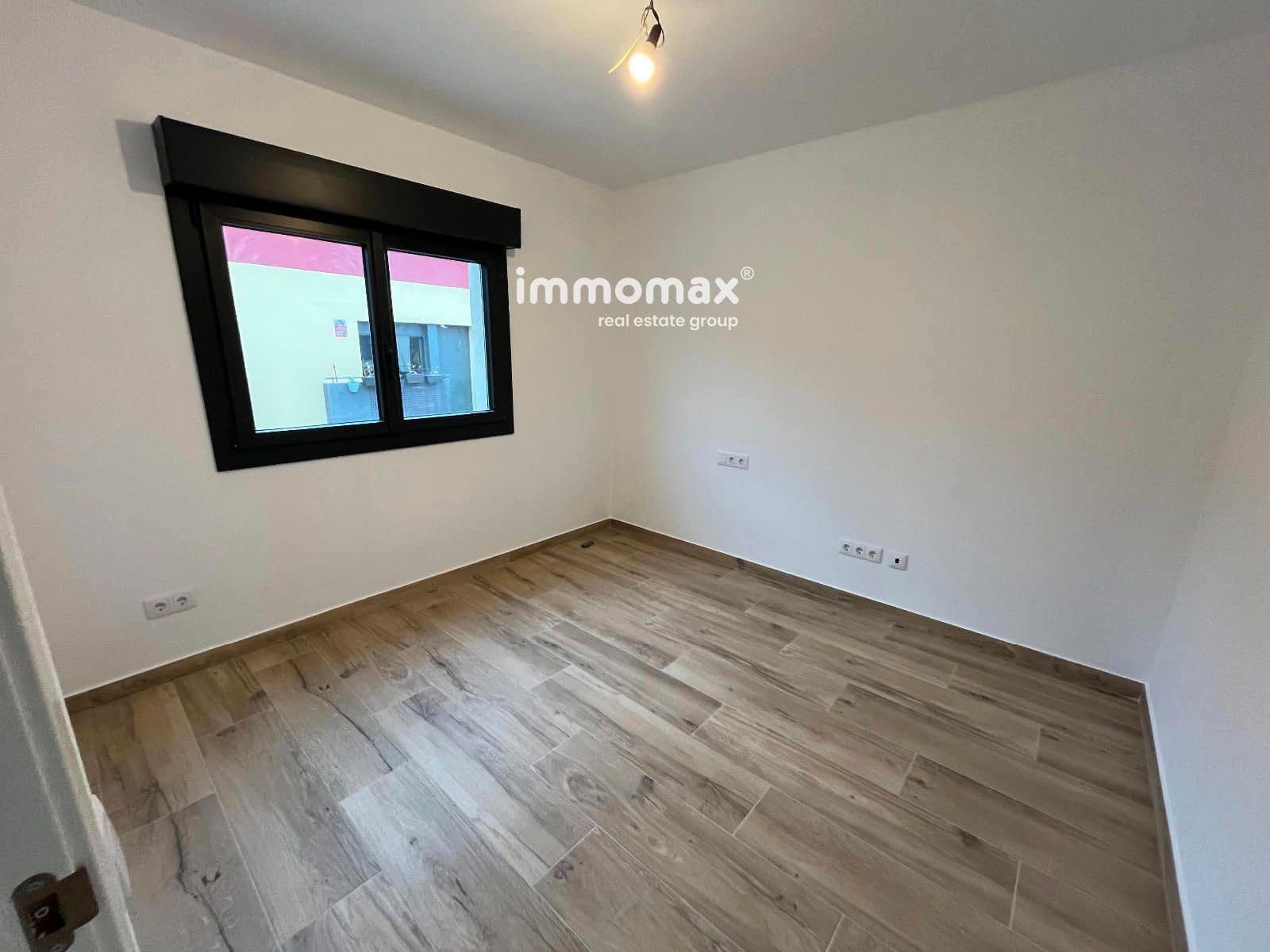 4 soverom Hus til salgs i Santa Eulalia de Roncana med garasje - € 415 000 (Ref: 9412709)