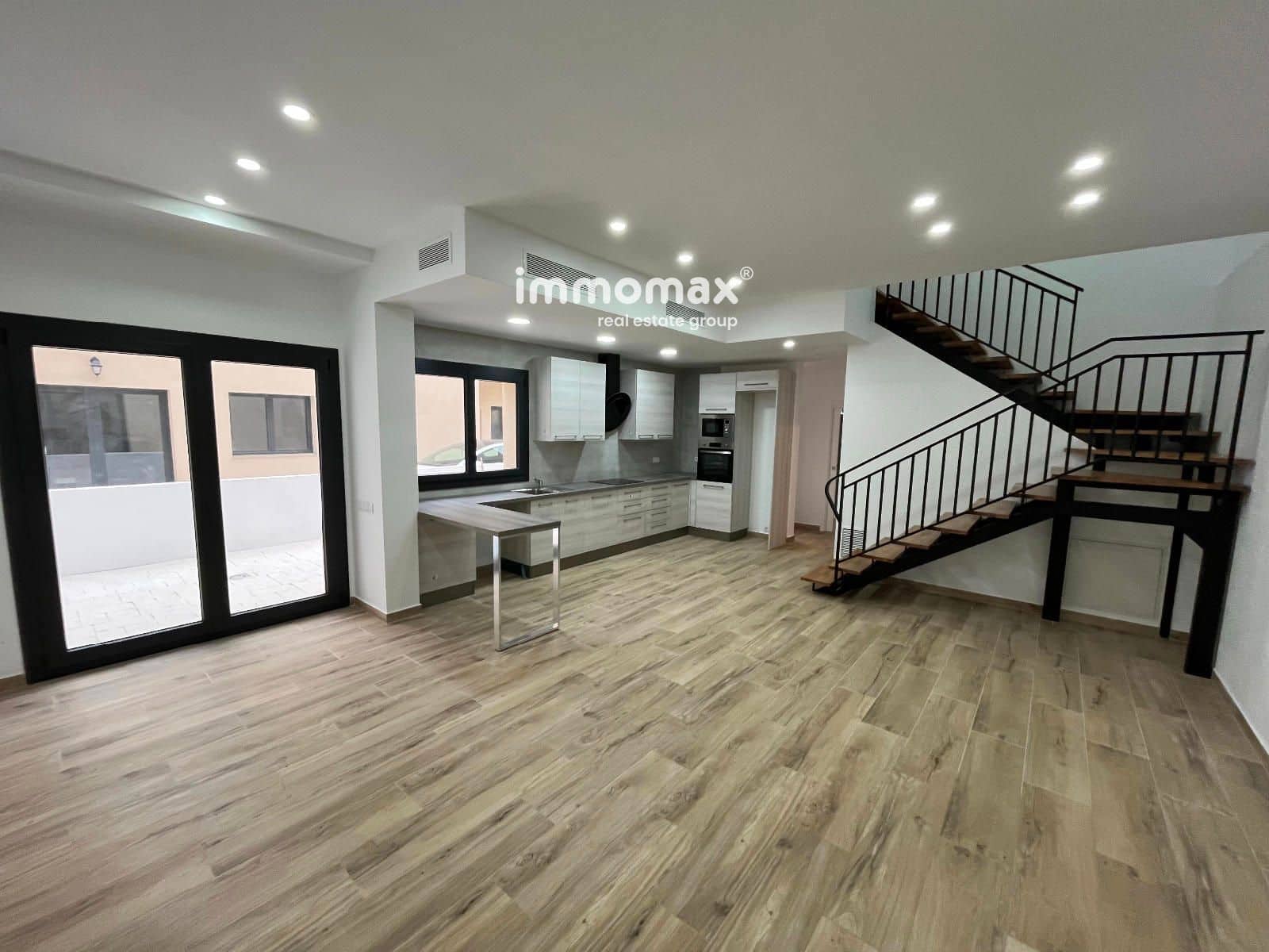 4 soverom Hus til salgs i Santa Eulalia de Roncana med garasje - € 415 000 (Ref: 9412709)