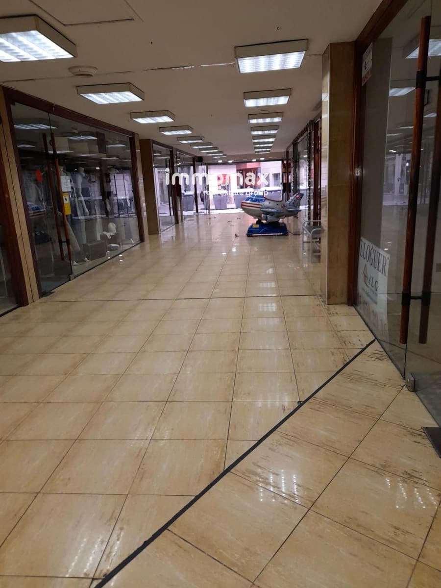 Commercial for rent in Barcelona city - € 350 (Ref: 9418990)