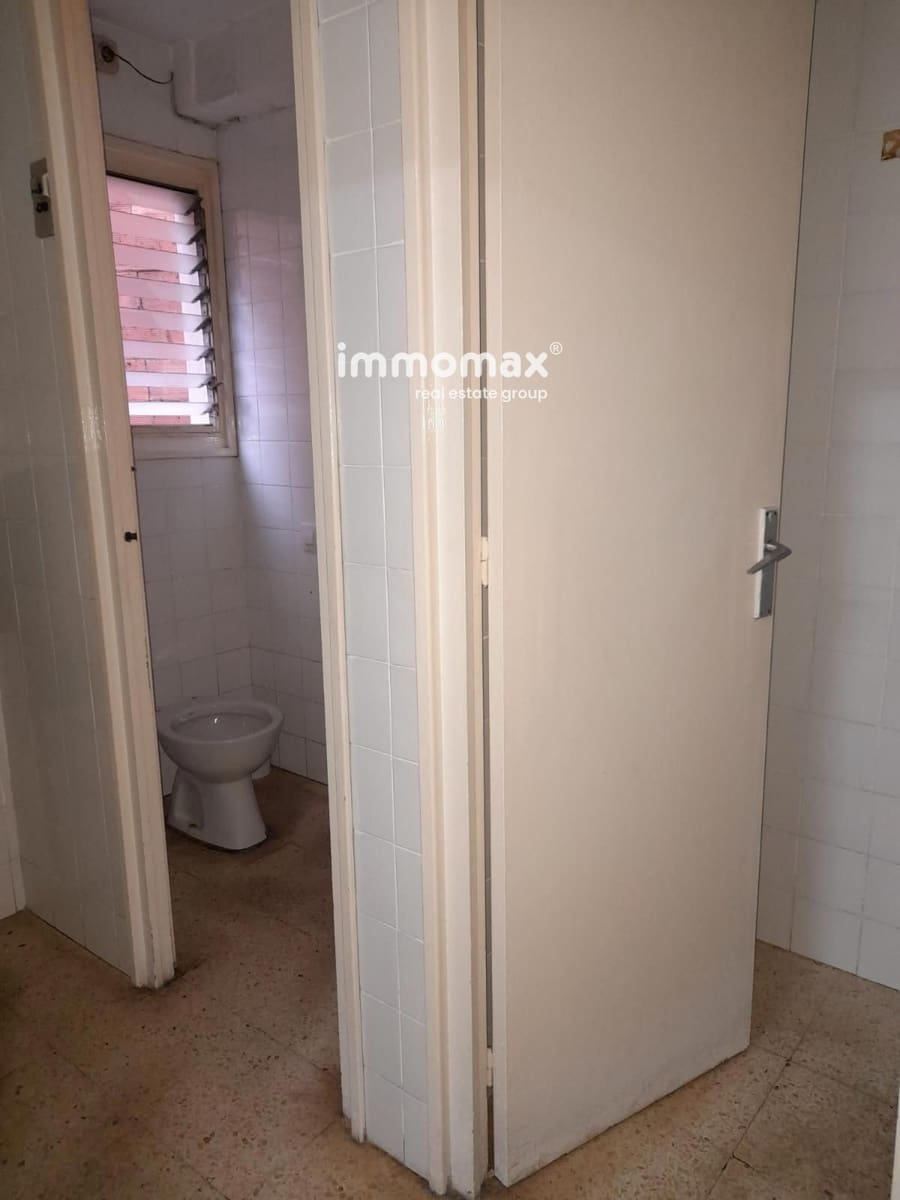 Commercial for rent in Barcelona city - € 350 (Ref: 9418990)