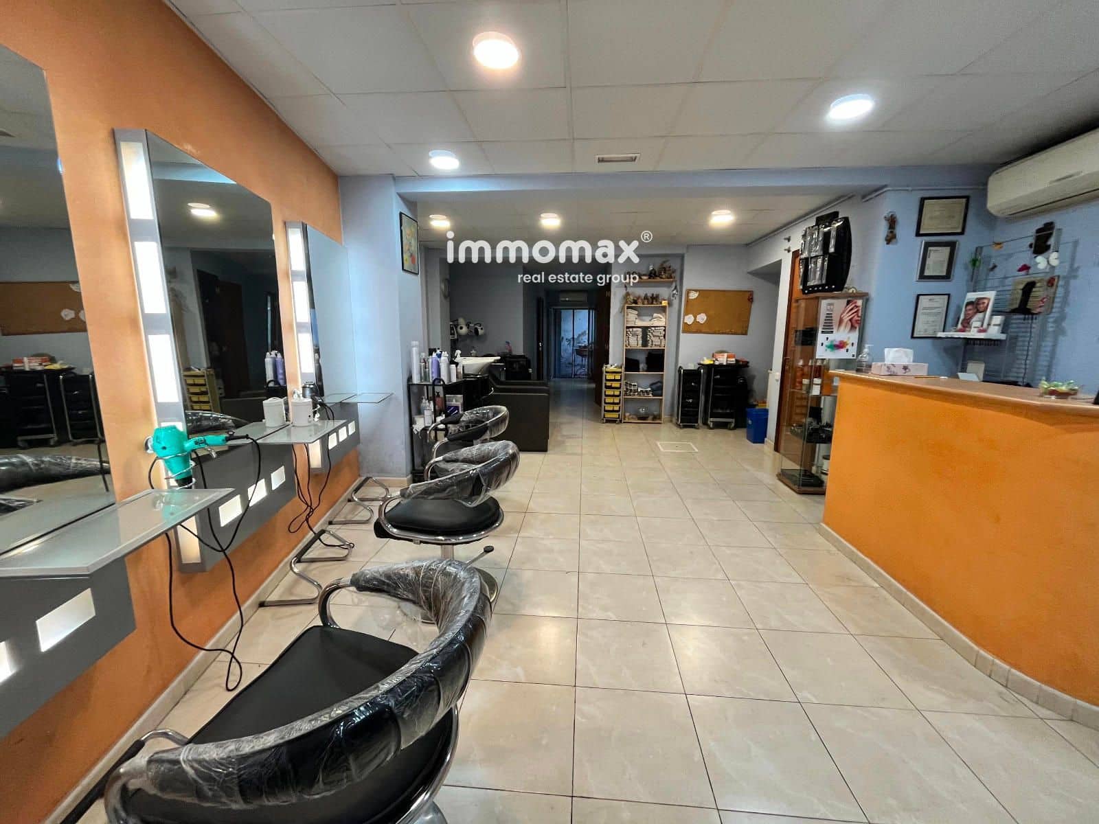 Commercial for sale in Vilanova i la Geltru - € 148,000 (Ref: 9421699)