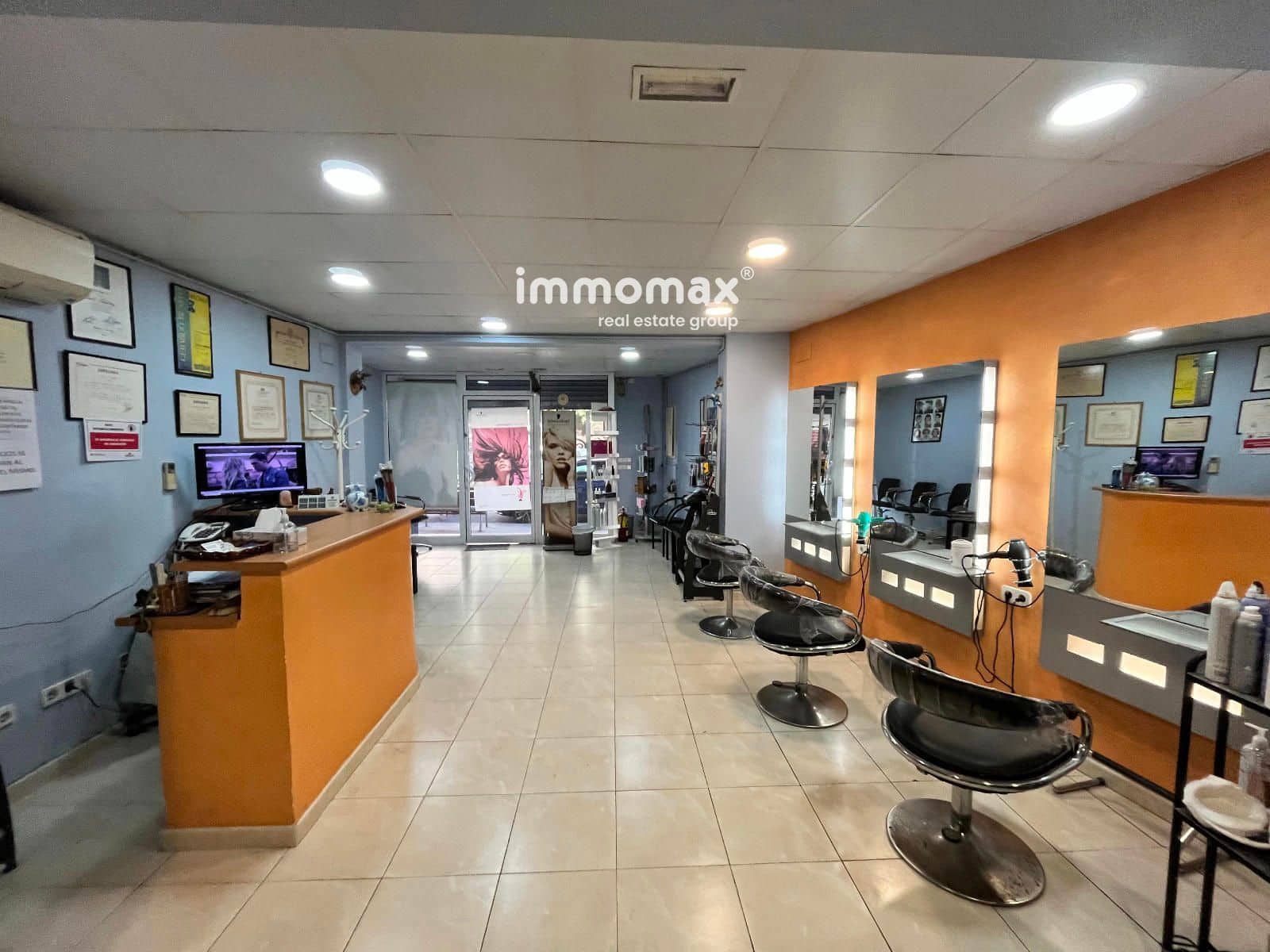 Commercial for sale in Vilanova i la Geltru - € 148,000 (Ref: 9421699)