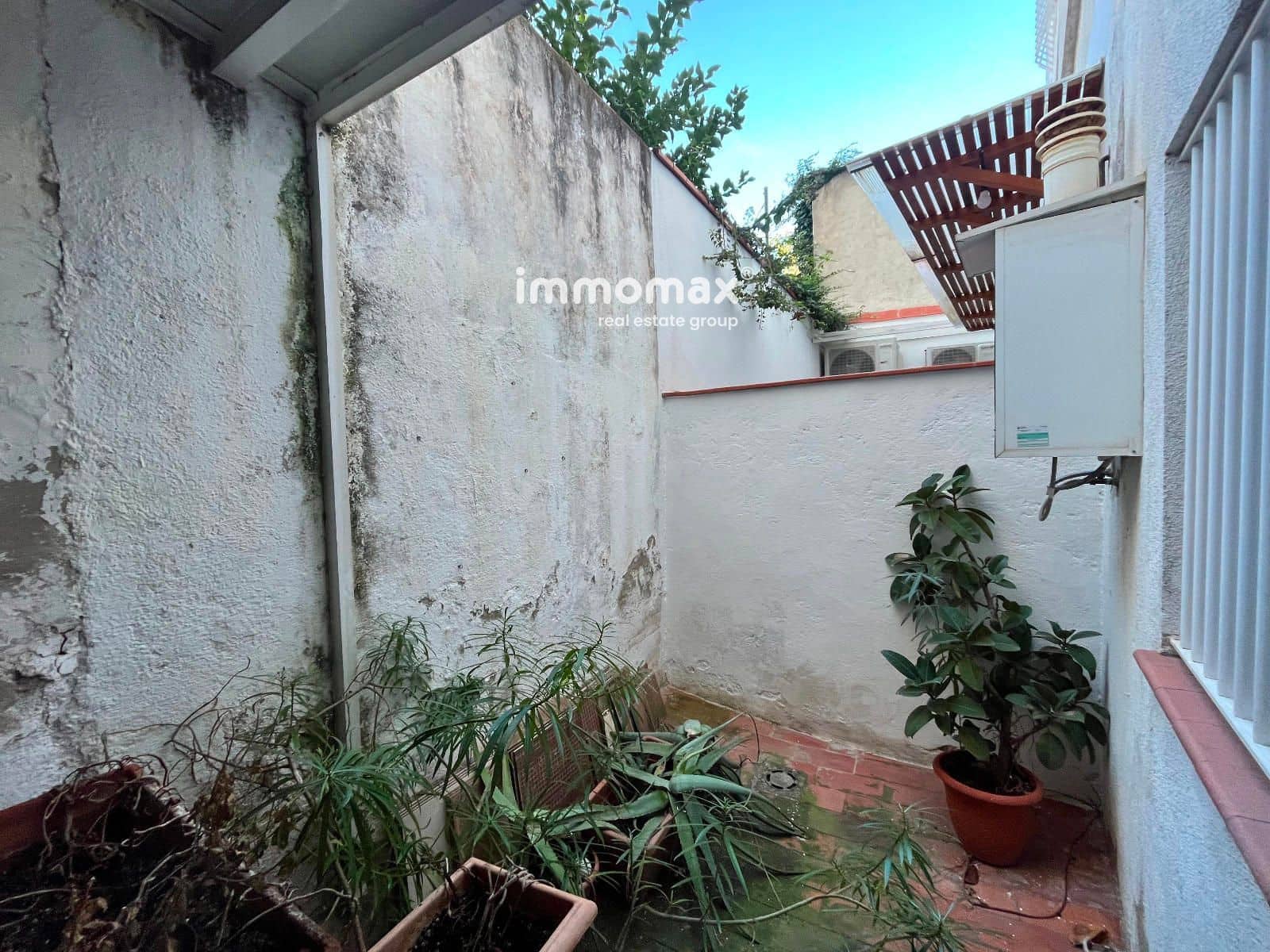 Commercial for sale in Vilanova i la Geltru - € 148,000 (Ref: 9421699)