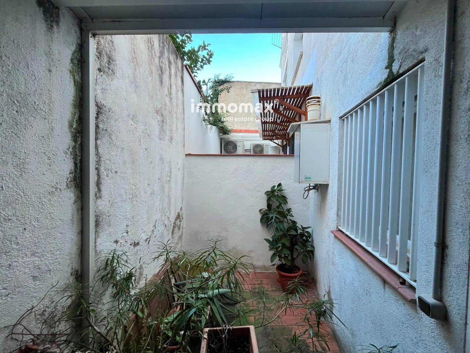 Commercial for sale in Vilanova i la Geltru - € 148,000 (Ref: 9421699)