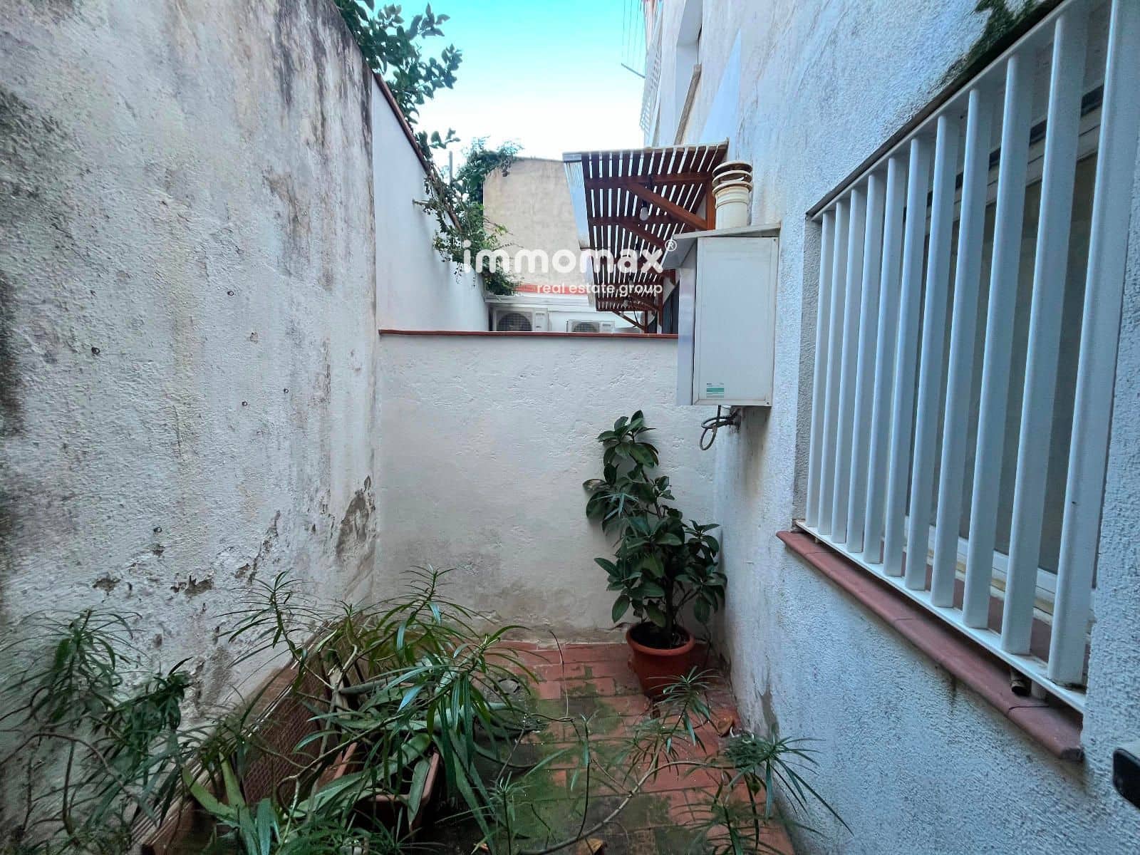 Commercial for sale in Vilanova i la Geltru - € 148,000 (Ref: 9421699)