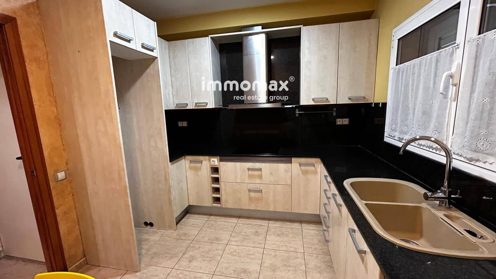 4 bedroom Townhouse for sale in Santa Eulalia de Roncana - € 289,000 (Ref: 9436263)