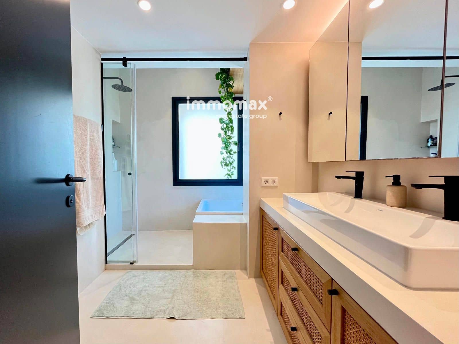 4 makuuhuone Huvila myytävänä paikassa Castelldefels mukana uima-altaan 
autotalli - 1 270 000 € (Ref: 9451403)