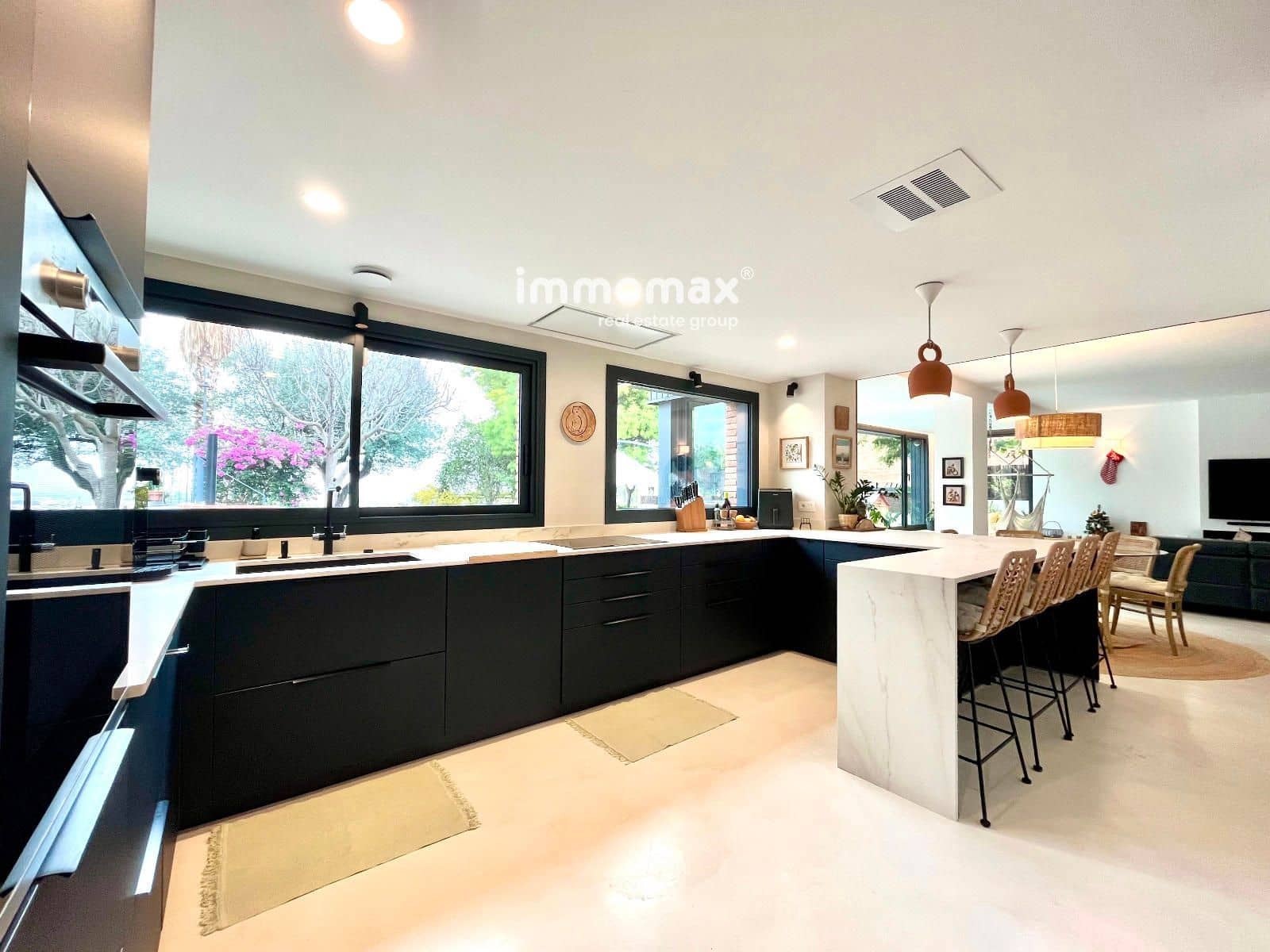 4 makuuhuone Huvila myytävänä paikassa Castelldefels mukana uima-altaan 
autotalli - 1 270 000 € (Ref: 9451403)