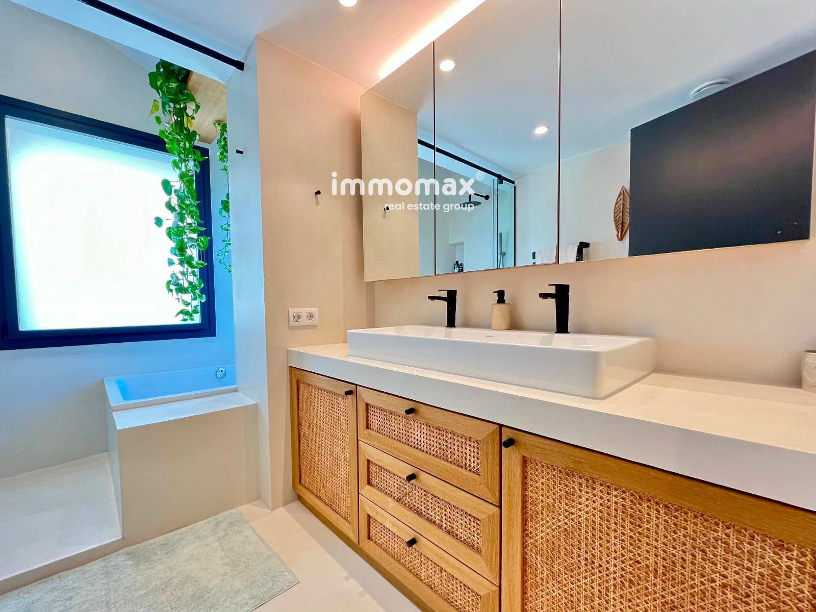 4 makuuhuone Huvila myytävänä paikassa Castelldefels mukana uima-altaan 
autotalli - 1 270 000 € (Ref: 9451403)