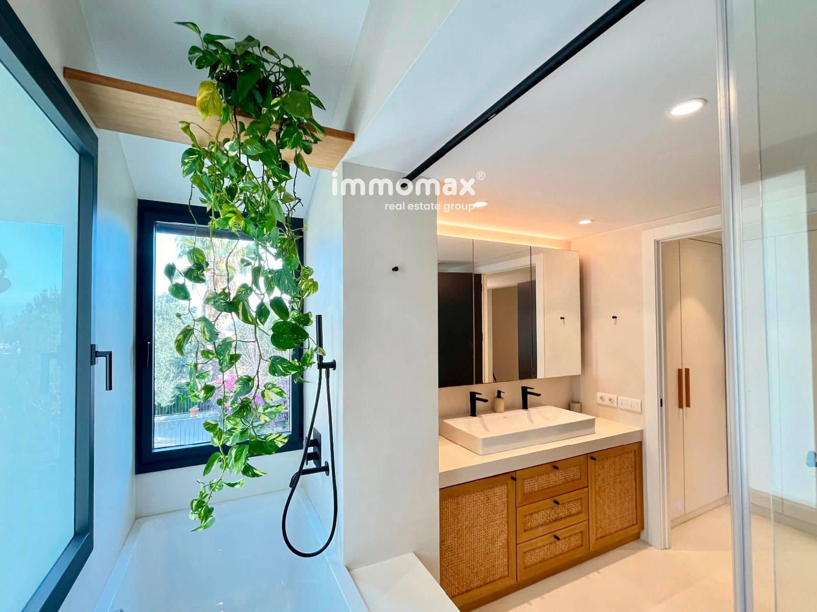 4 makuuhuone Huvila myytävänä paikassa Castelldefels mukana uima-altaan 
autotalli - 1 270 000 € (Ref: 9451403)