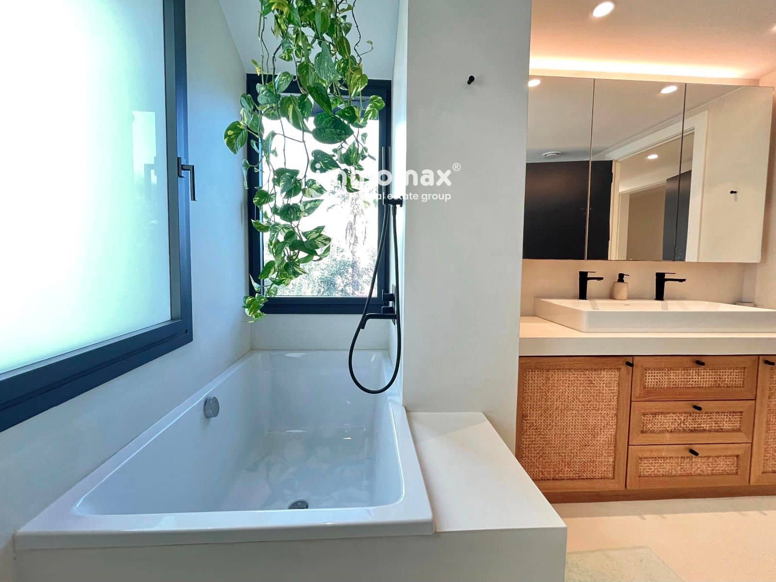 4 makuuhuone Huvila myytävänä paikassa Castelldefels mukana uima-altaan 
autotalli - 1 270 000 € (Ref: 9451403)