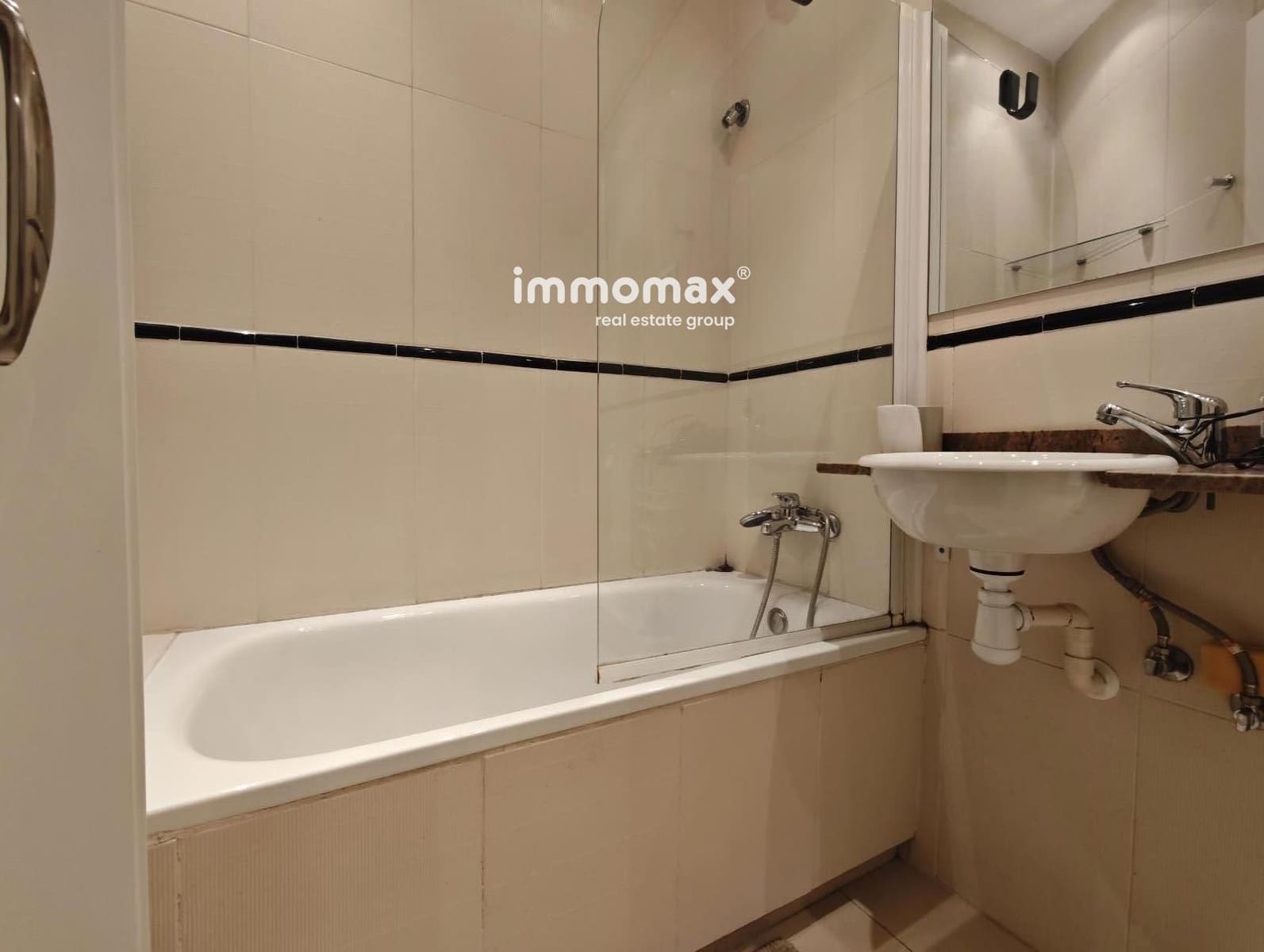 4 soveværelse Lejlighed til leje i Barcelona by - € 1.645 (Ref: 9460707)