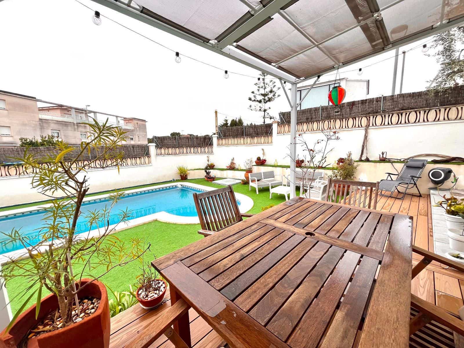 6 slaapkamer Villa te koop in Cubelles met zwembad garage - € 520.000 (Ref: 9474470)