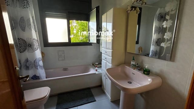 4 makuuhuone Huvila myytävänä paikassa Lliçà d'Amunt mukana 
autotalli - 399 900 € (Ref: 9495563)