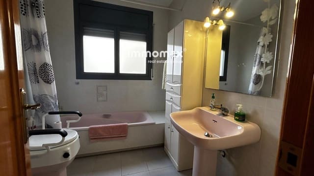 4 soverom Villa til salgs i Lliçà d'Amunt med garasje - € 399 900 (Ref: 9495563)