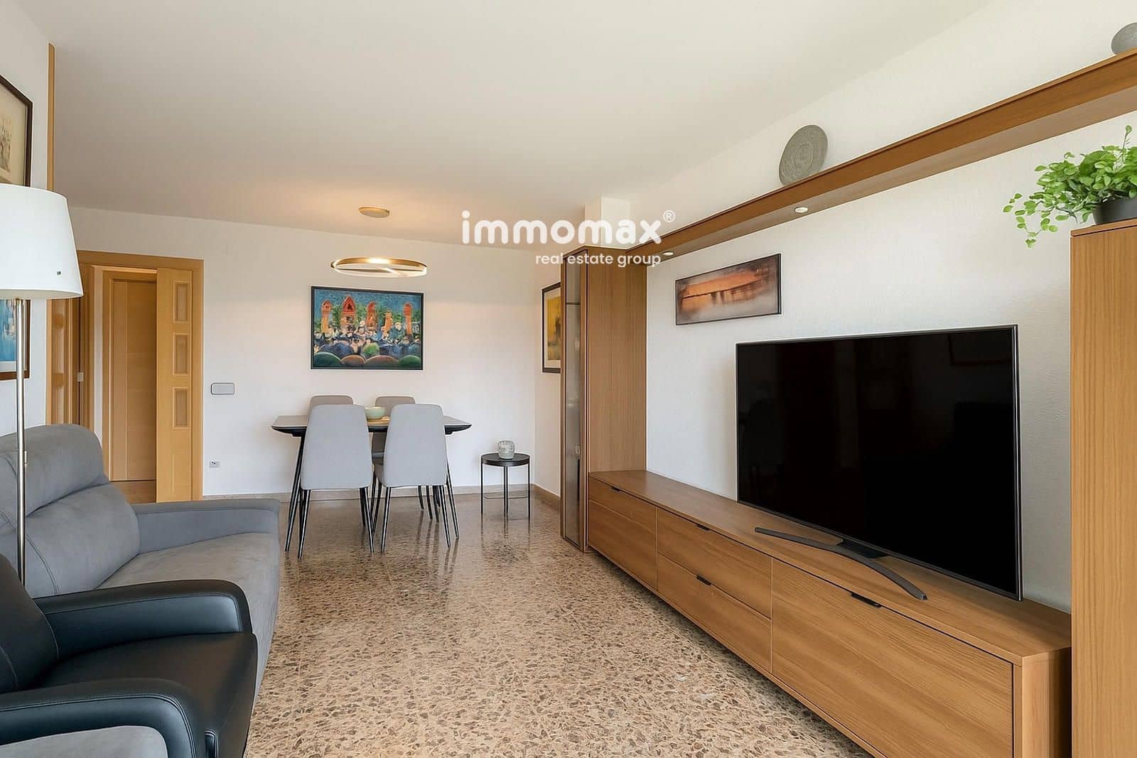 4 bedroom Flat for sale in Molins de Rei with garage - € 365,000 (Ref: 9495565)
